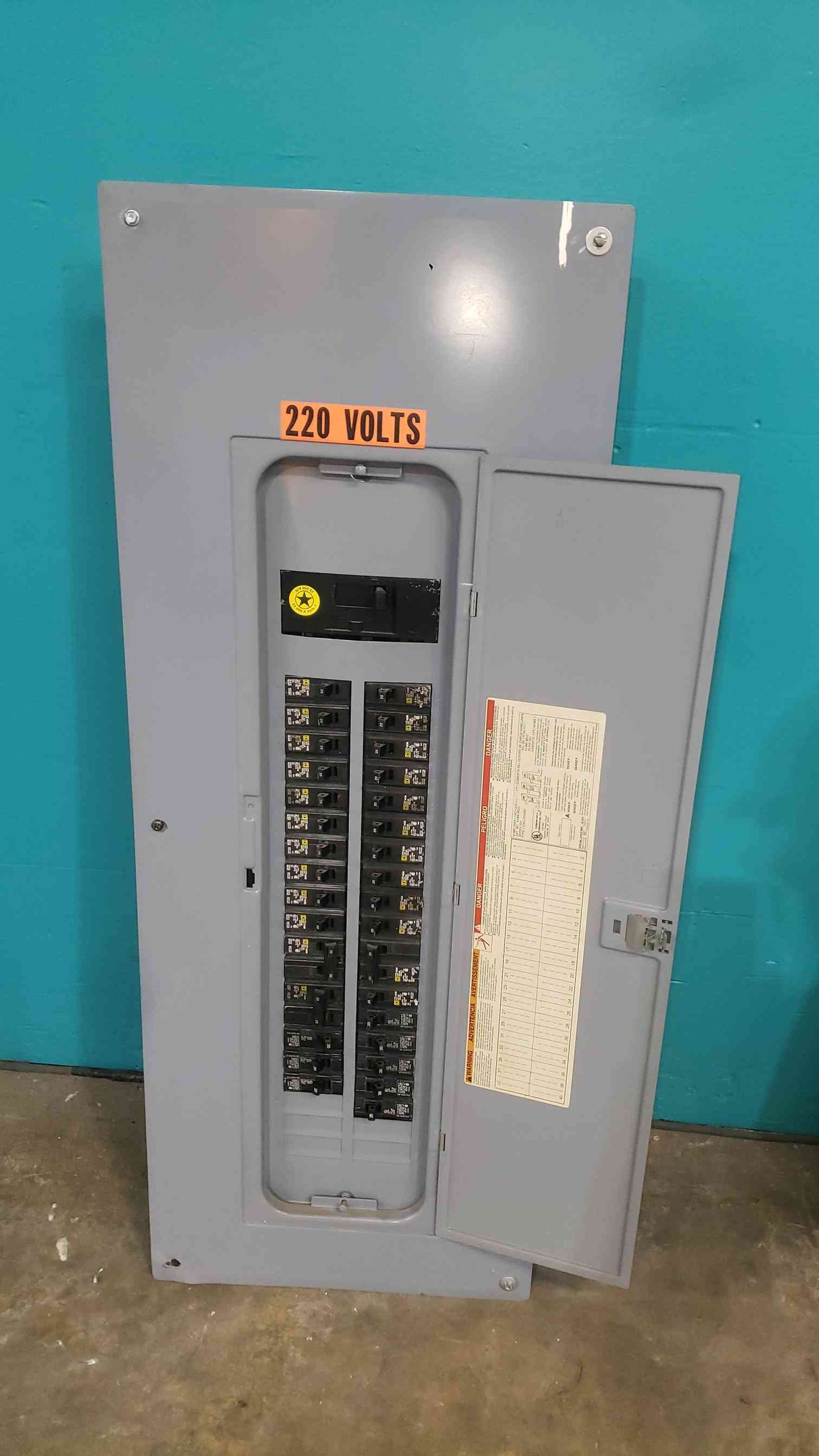 Square D Homeline 3 Phase Panelboard 200A Main Breaker 29x 20A 1-Pole HOMC40UC 208V