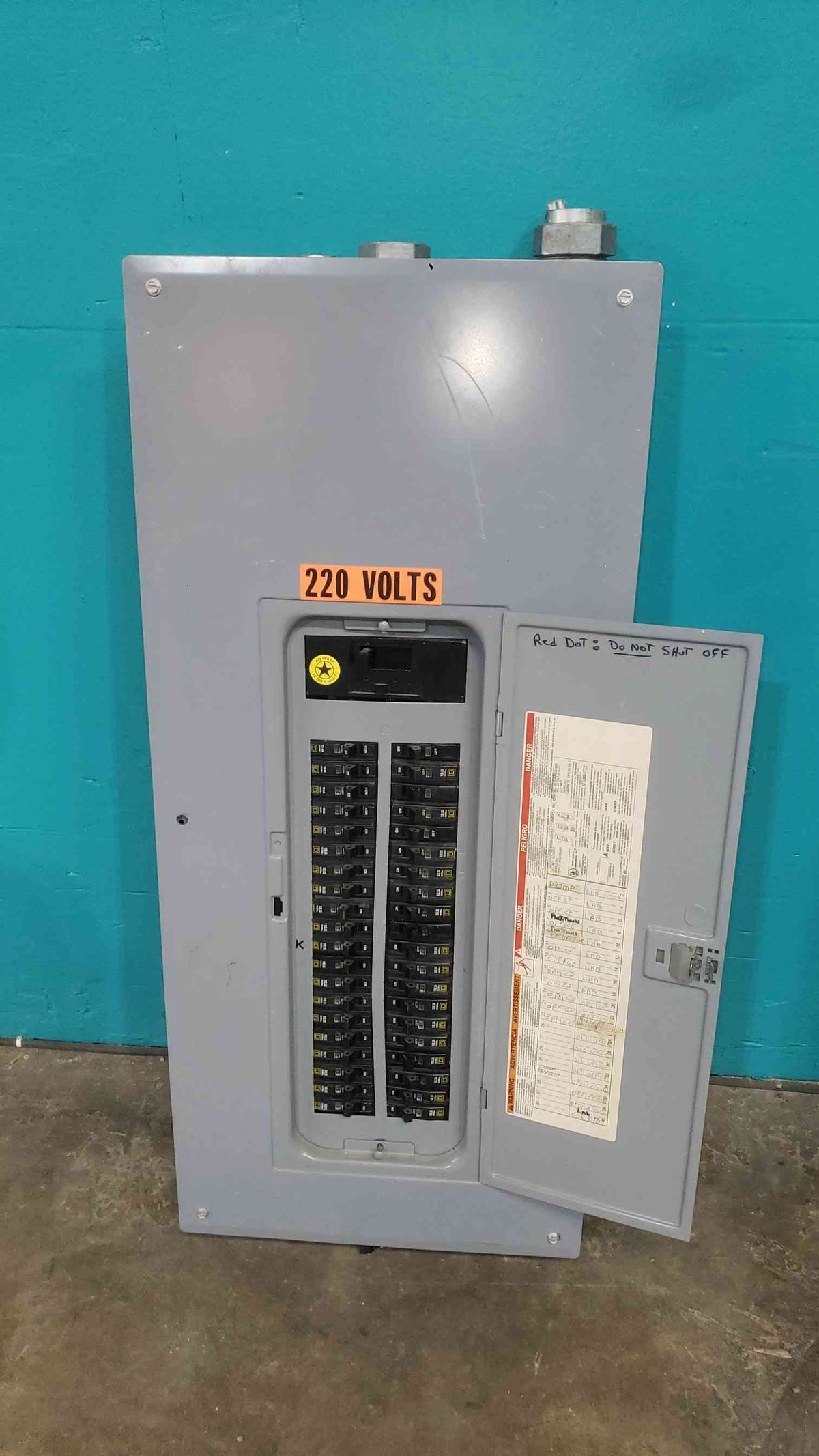 Square D QO 3 Phase Panelboard 200A Main Breaker 40x 20A 1-Pole Breakers QOC40UF