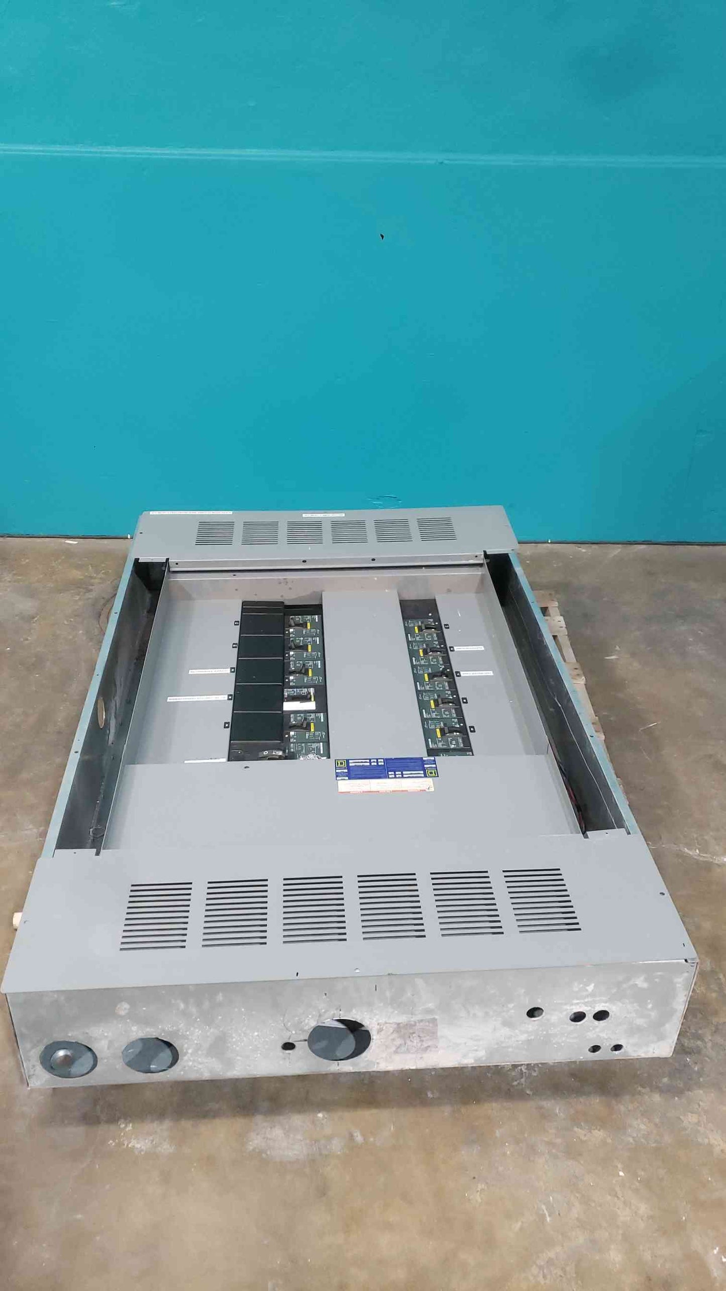 Square D I-Line 3 Phase Panelboard Loaded With 400A 200A 50A 30A 20A 3P Breakers