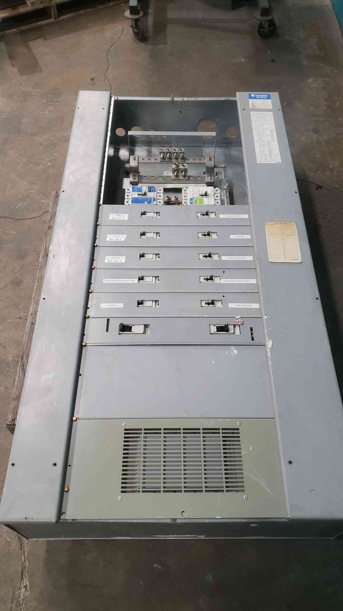 Challenger PM4 600A 480V 3 Phase Distribution Panelboard 250A 100A 3P Breakers
