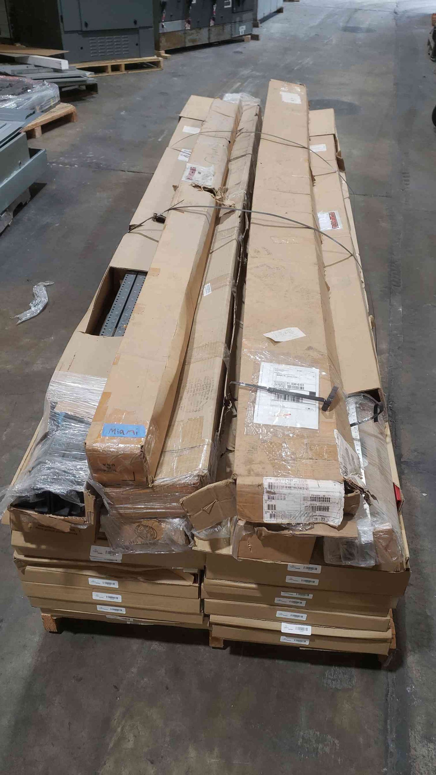 Mixed Lot Of 18 Ladder Racking Sections W/ Accessories (SKU: 113768)