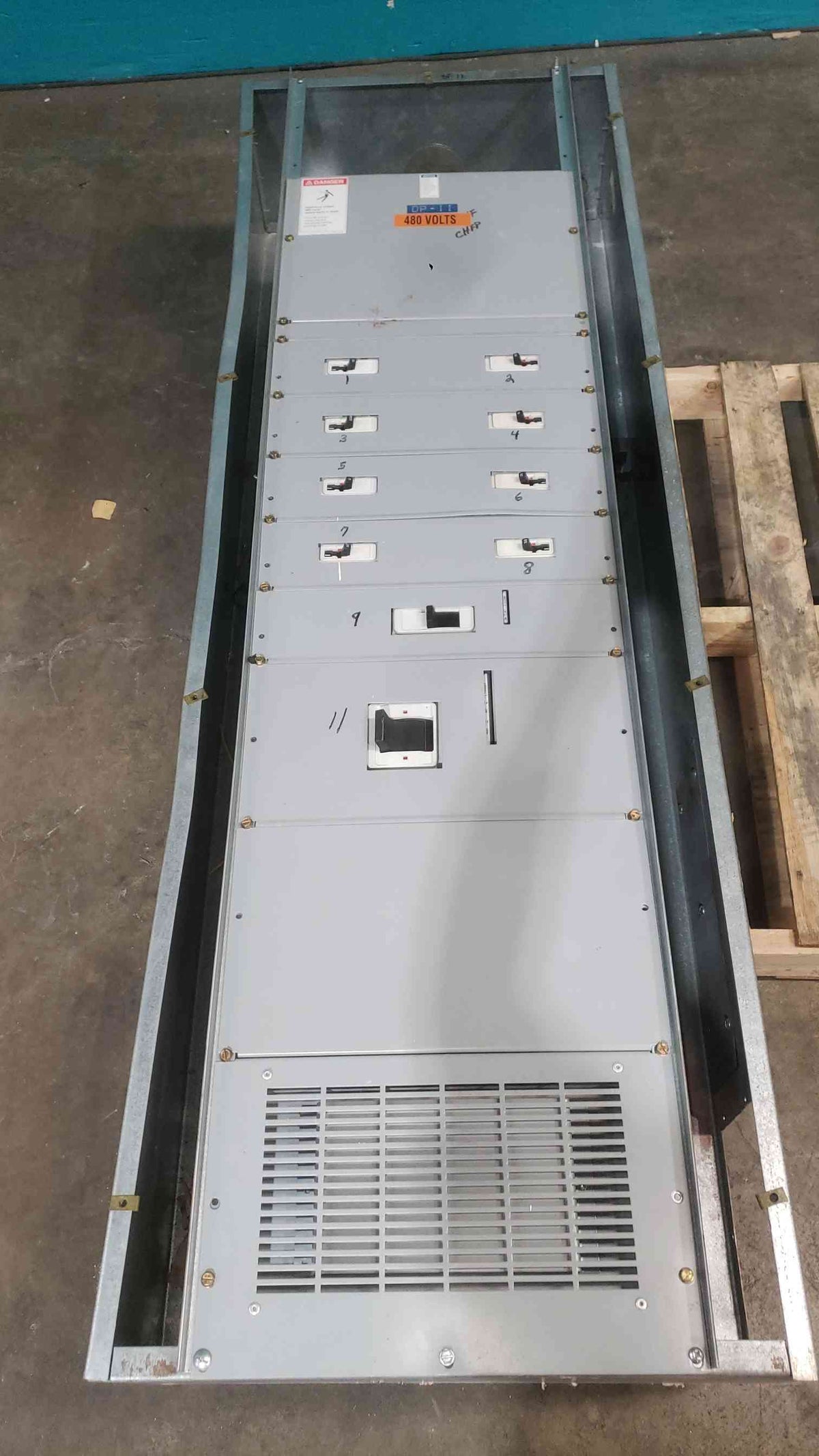 Cutler-Hammer PRL4 480V 3 Phase Distribution Panelboard 600A 250A 100A Breakers
