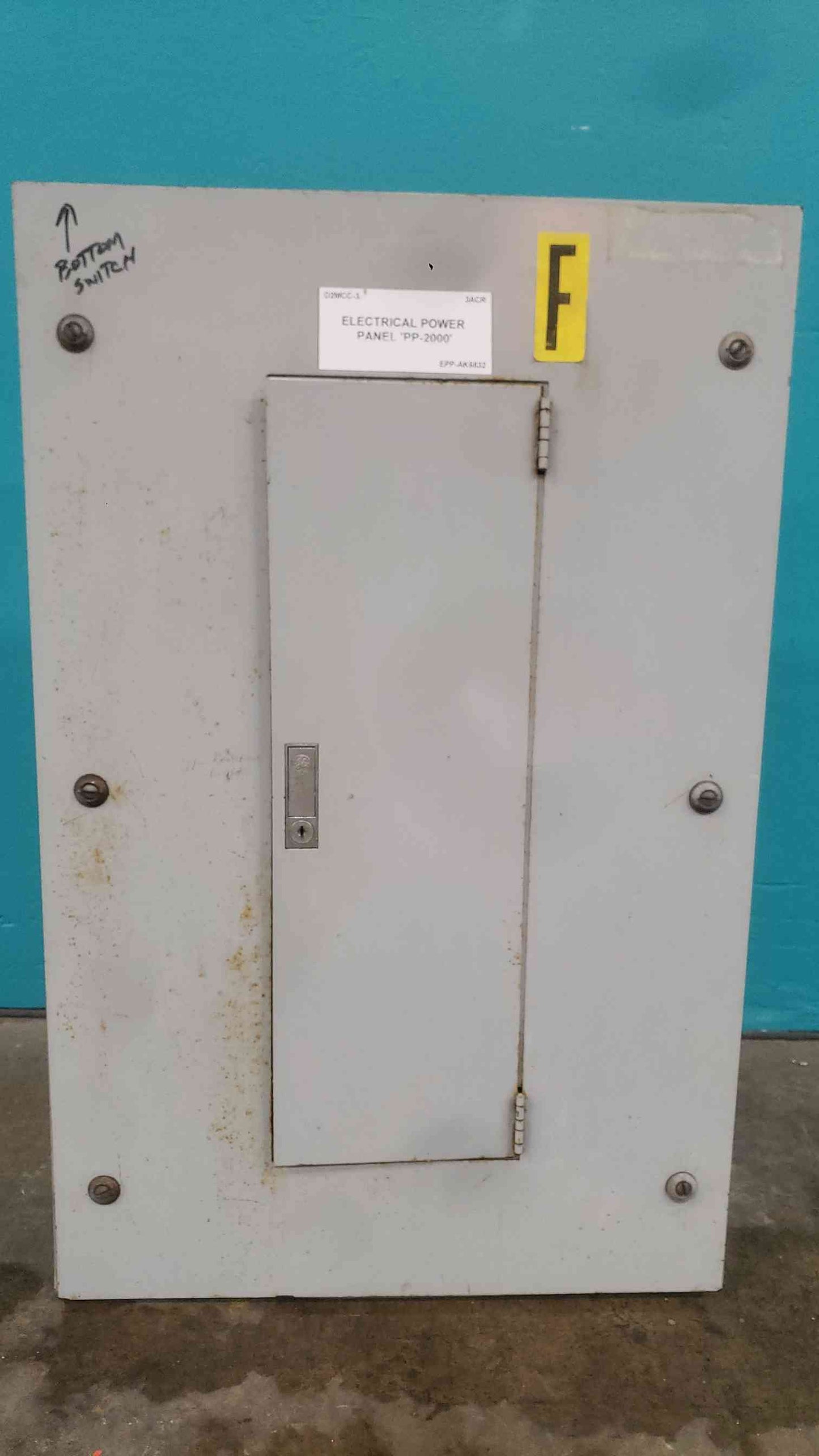 GE 3 Phase Panelboard 100A Main Breaker 7x 100A 2x 60A Multi-Pole TQB Frame