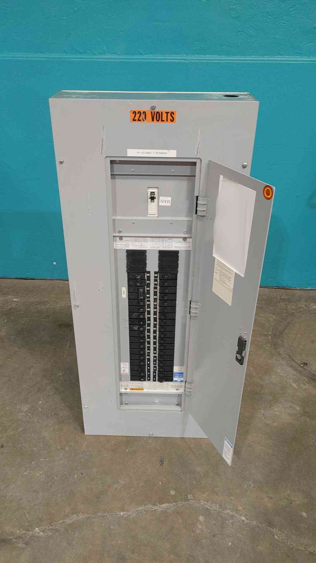 Challenger PowerMaster 125A 208Y/120V 3 Phase Panelboard 125 Amp Main 34 Breakers