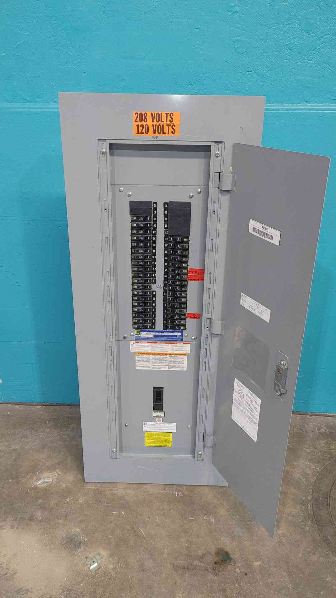 Square D QO 3 Phase Panelboard 200A Main Breaker 35x 20A 1-Pole Breakers QOC40U