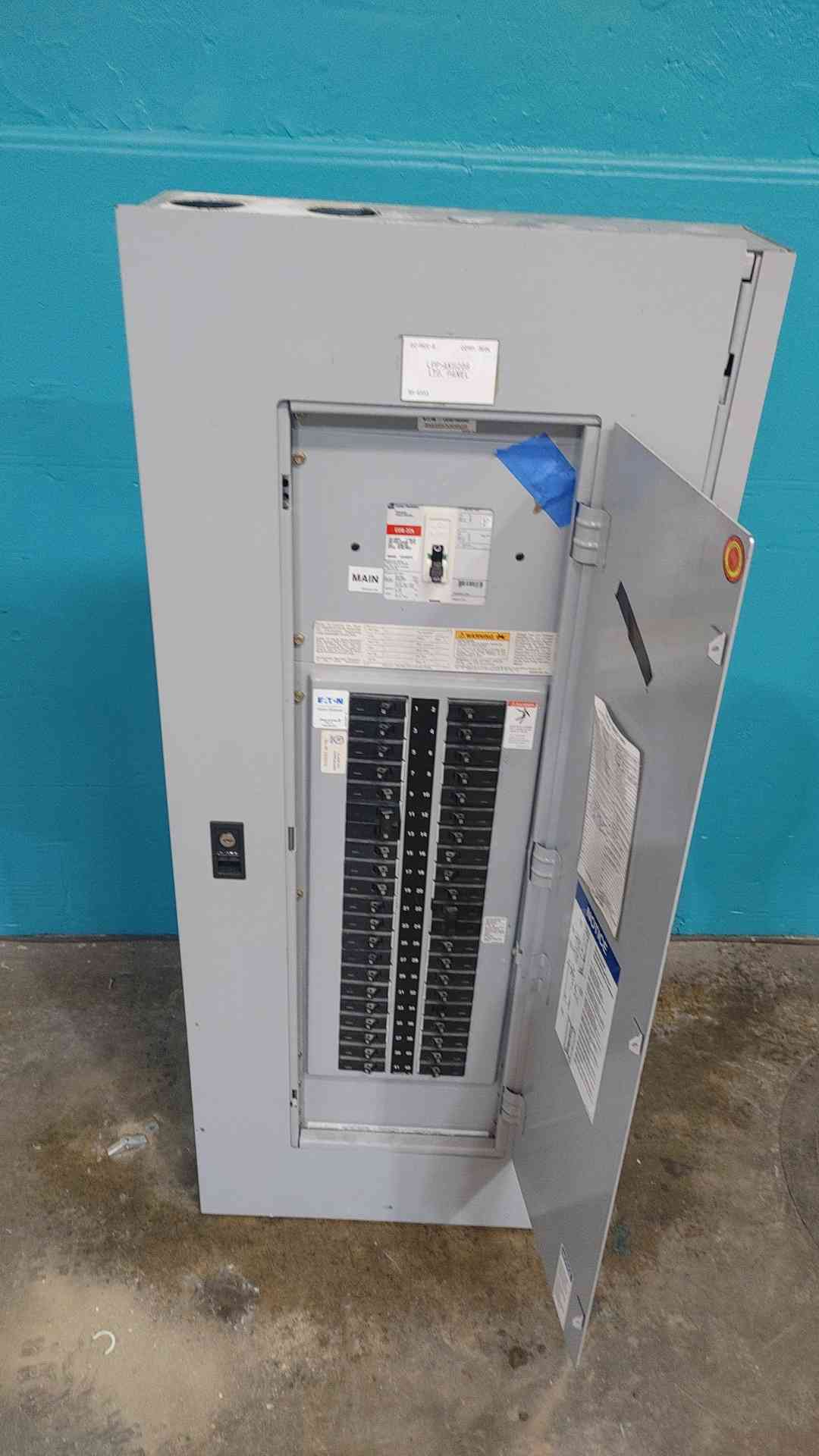 Eaton Cutler-Hammer PRL1A 150A Main 208Y/120V 3 Phase 42 Ckt Panelboard Pow-R-Line