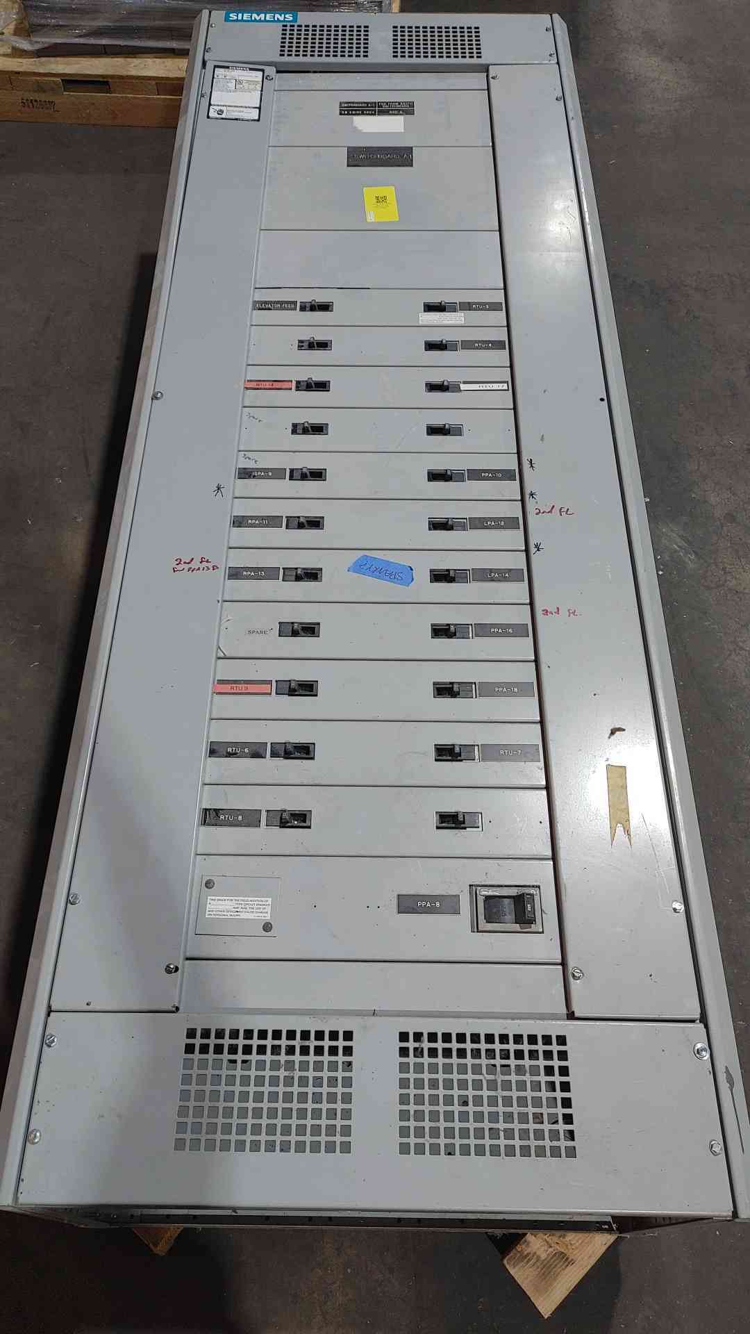 Siemens SB 800A 480V 3 Phase Switchboard Section 250A 125A 100A 3-Pole Breakers