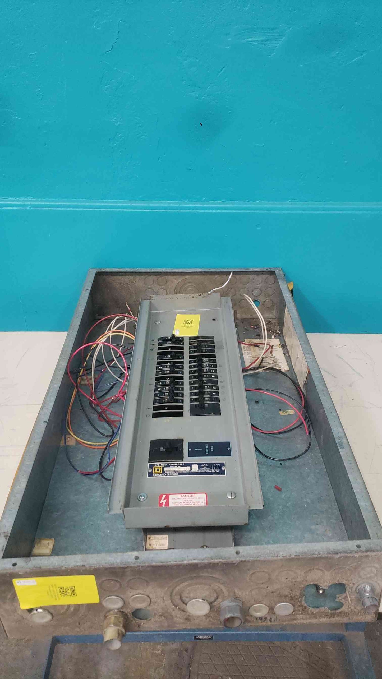 Square D NQO-304M Panelboard 100A 3 Phase Main Breaker Box Lot with QO Breakers