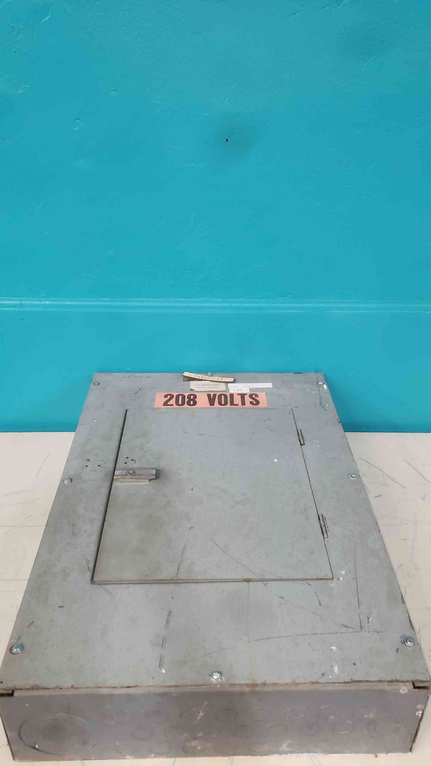 Peterson 100A 120/208V 3 Phase Panelboard Vintage I-T-E Gould 20A 30A Breakers