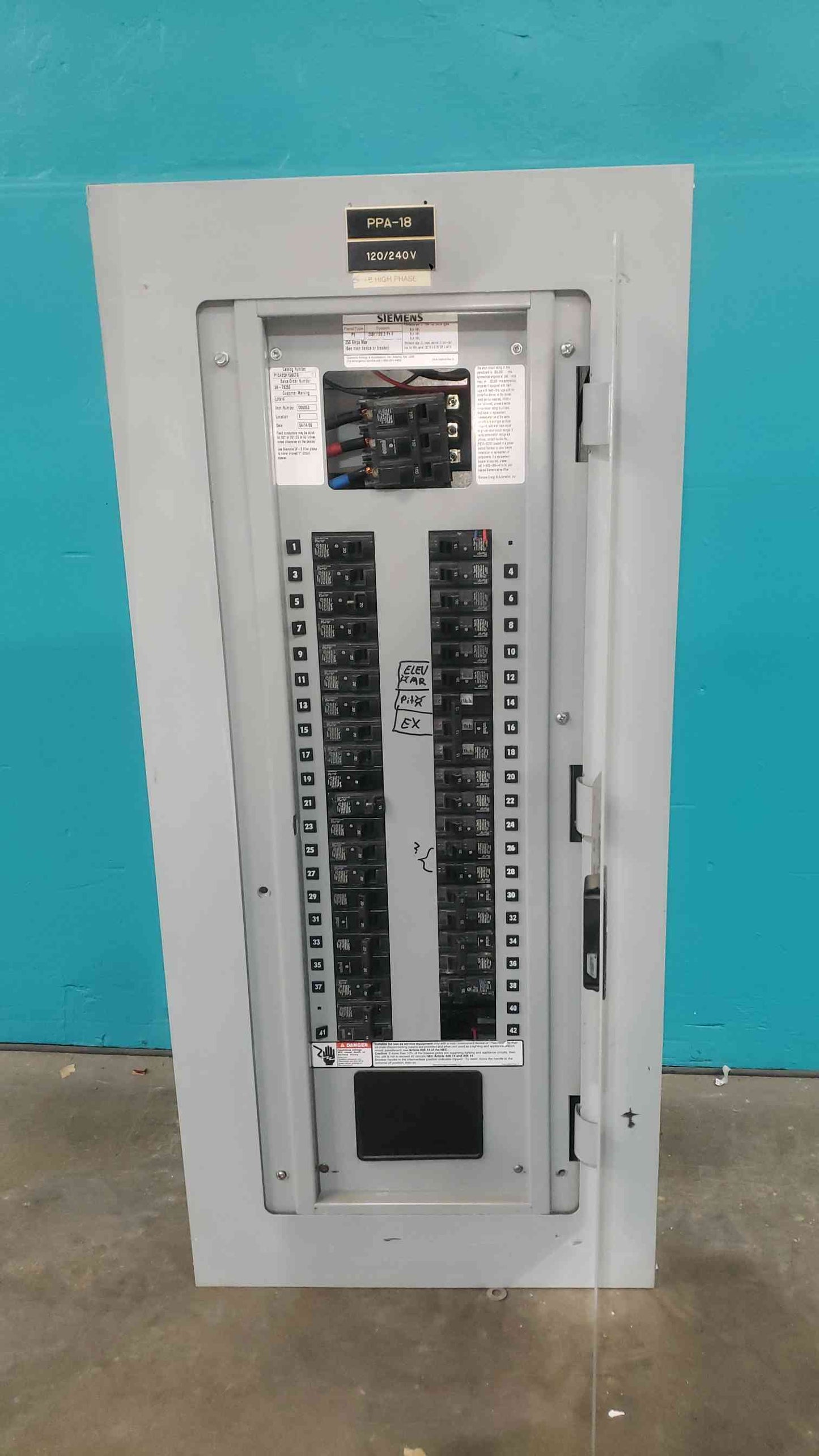 Siemens P1 250A 120/208V 3 Phase Panelboard Main Breaker 27x 20A 9x 15A P1C42QH150CTS