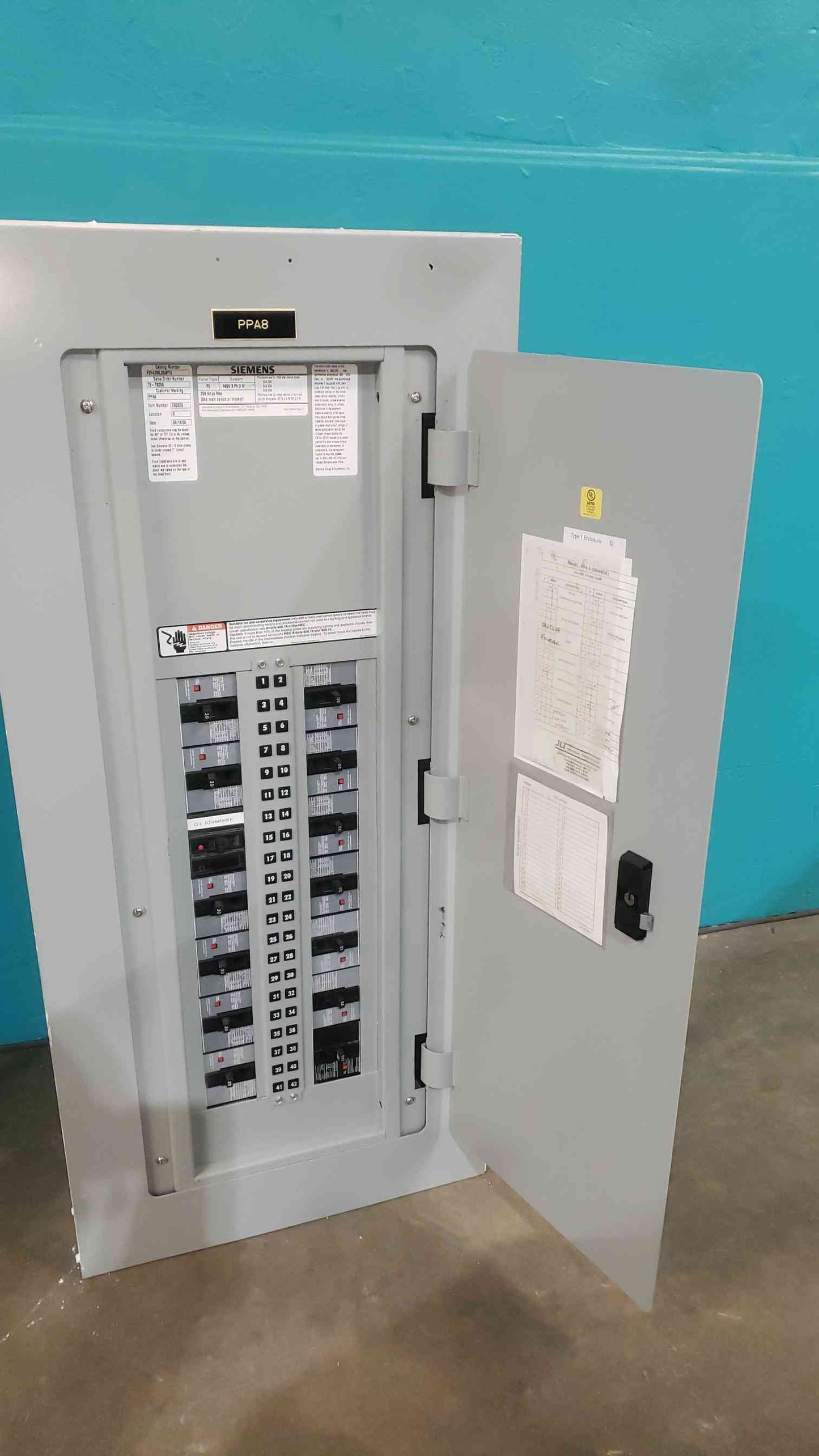 Siemens P2 250A 480V 3ph Panelboard 2x 100A 9x 30A 3-Pole Breaker P2F42ML250FTS