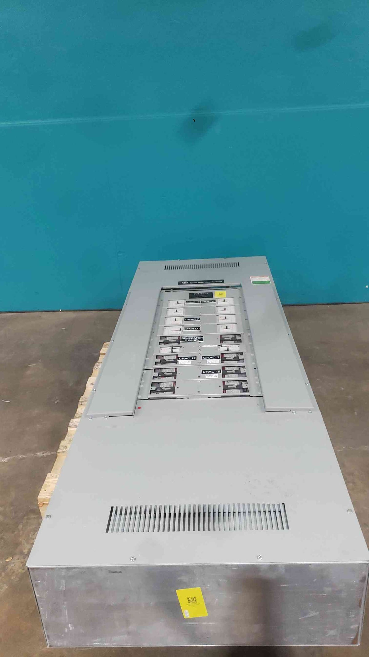 GE Spectra Series Power Panelboard 480V 3-Phase Populated 16x 3-Pole Breakers AsIs