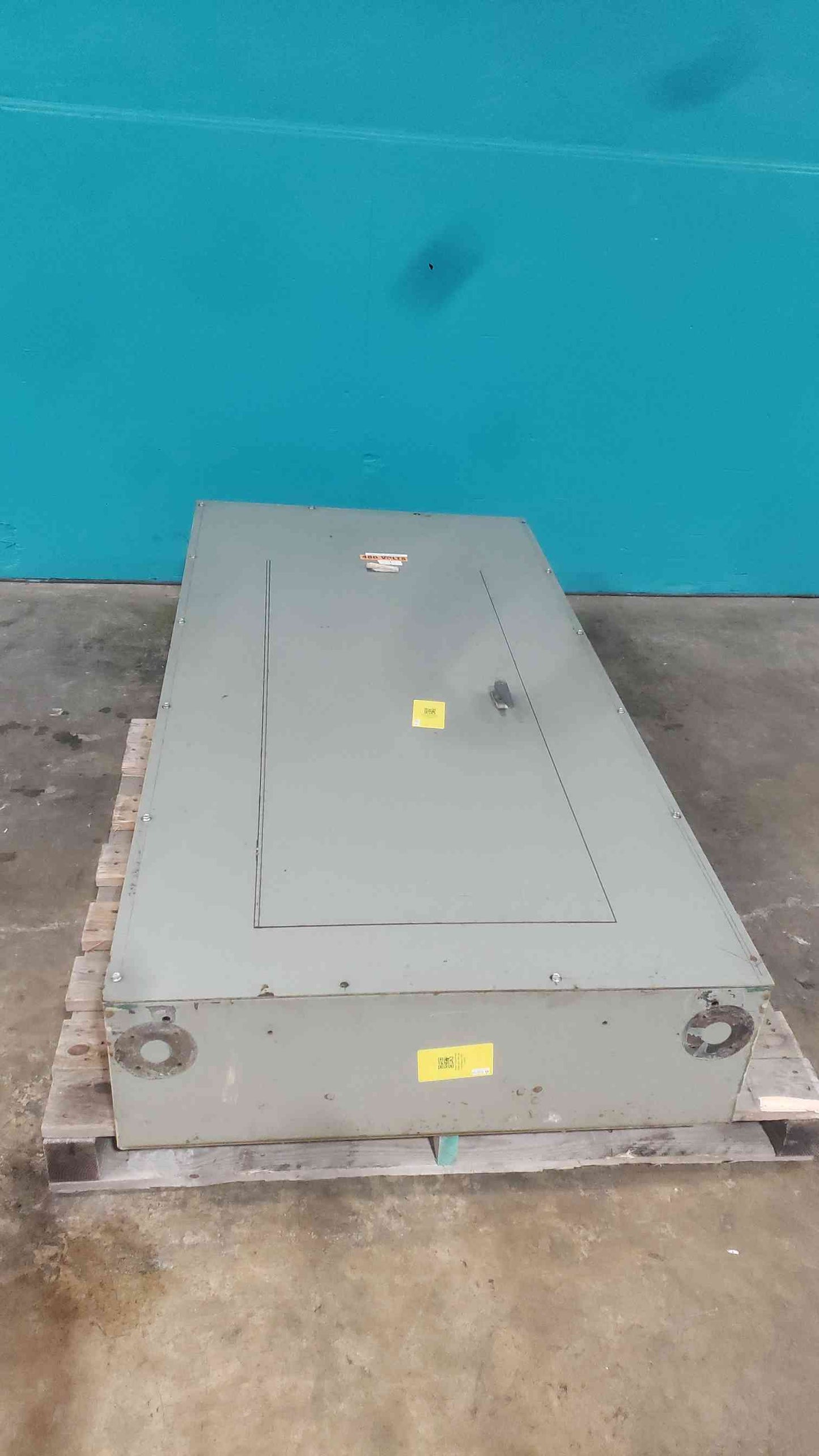 ITE 400A 480V 3 Phase Distribution Panel with 20x ITE 3-Pole Breakers