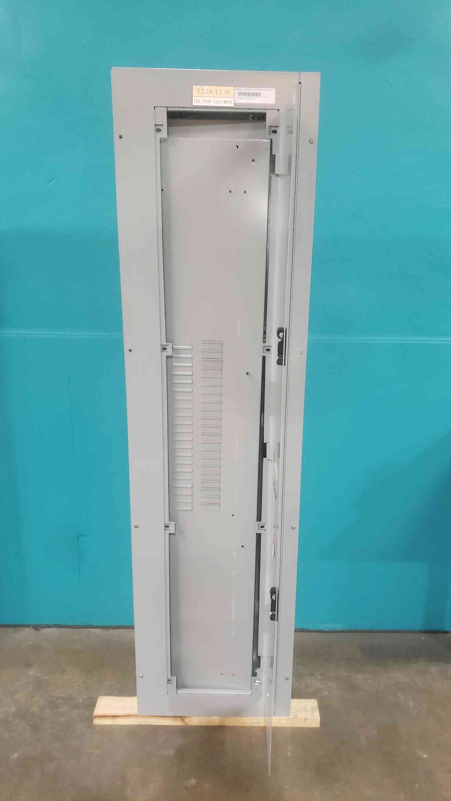 GE 400A 120/208V 3PH 4W Panelboard Enclosure
