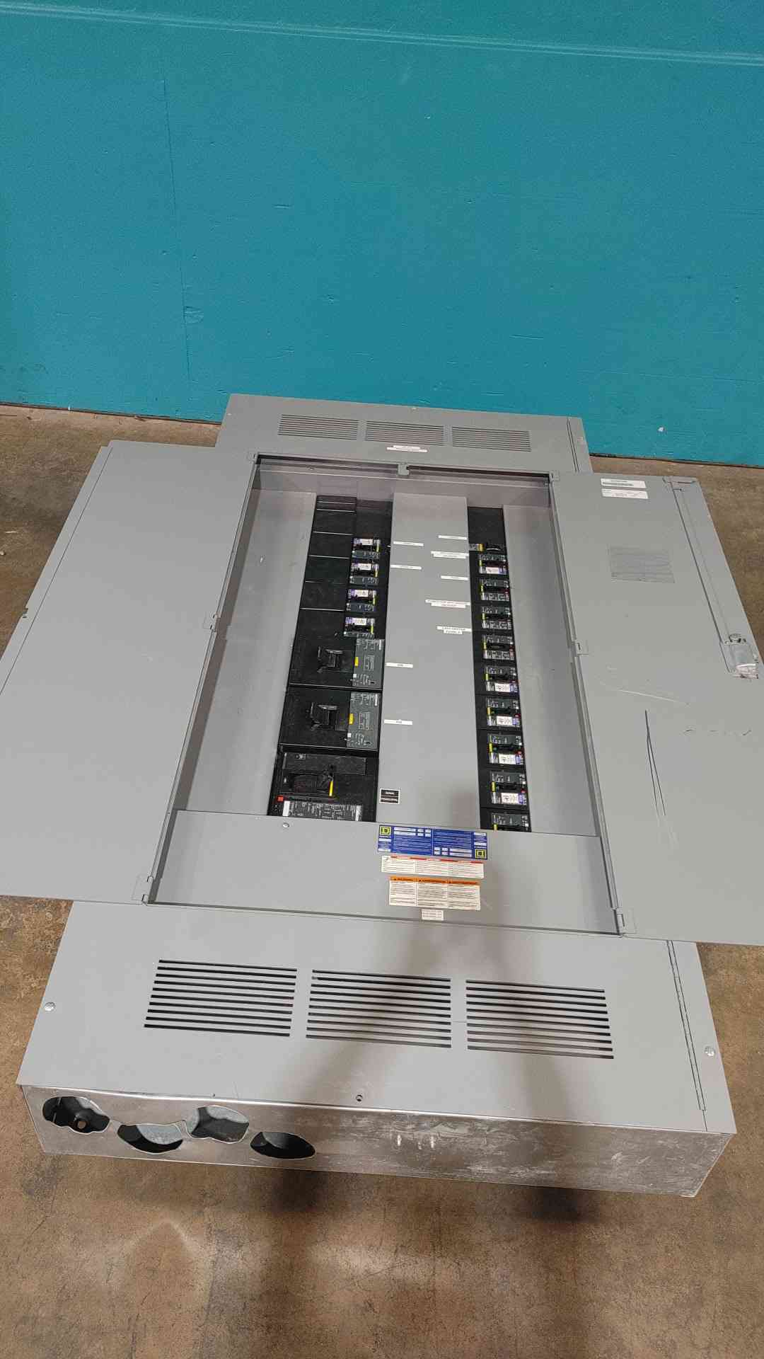 Square D I-Line 800A 480V 3 Phase Power Panelboard Distribution Panel w Breakers