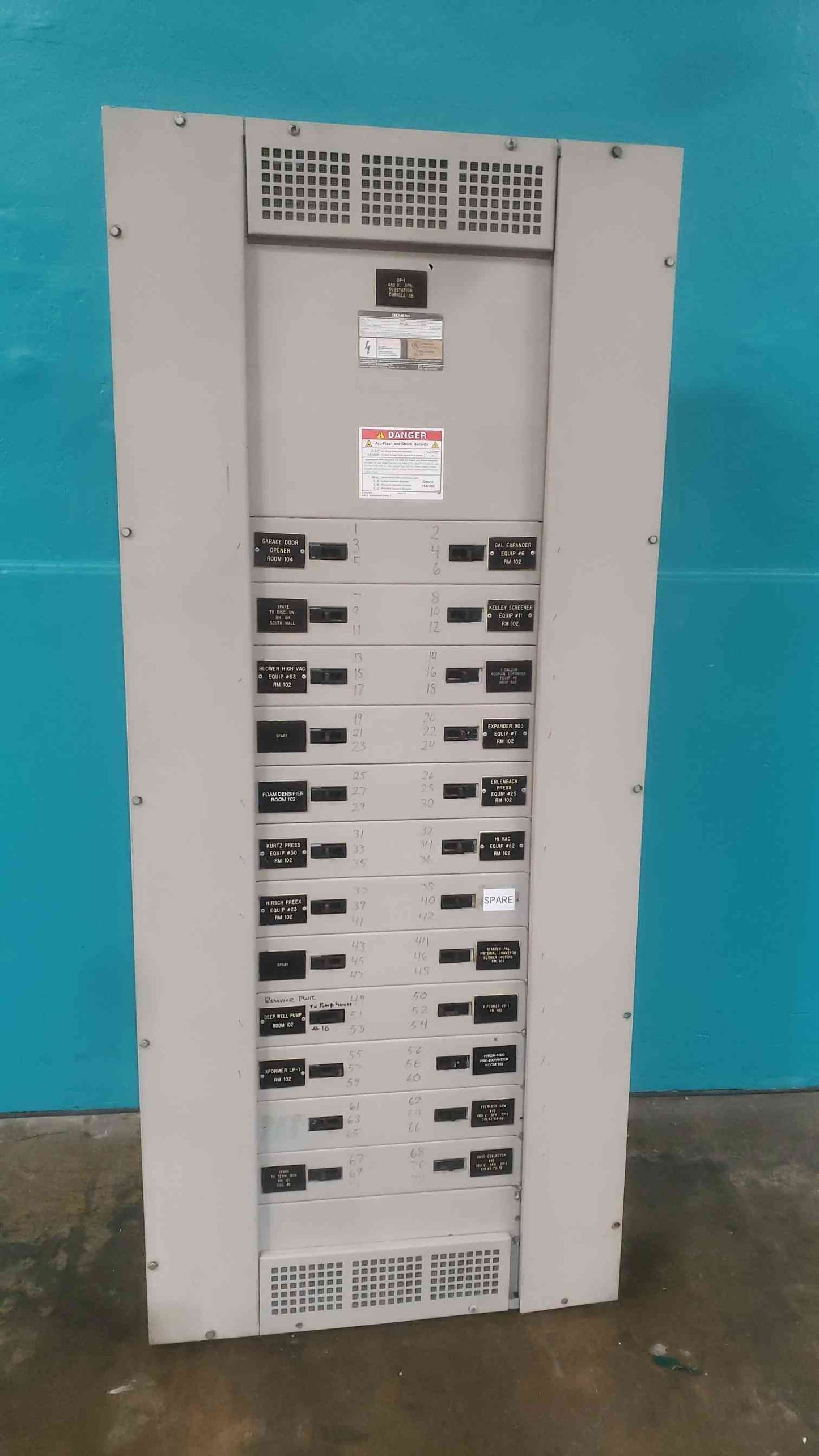 Siemens S4F75ML800ETS 800A 480V 3PH Power Distribution Panel W/ 24 Breakers