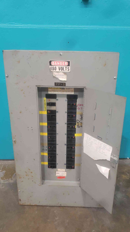 I-T-E 225A 480V 3 Phase Industrial Panelboard W/ 12x I-T-E 30A 3P Breakers