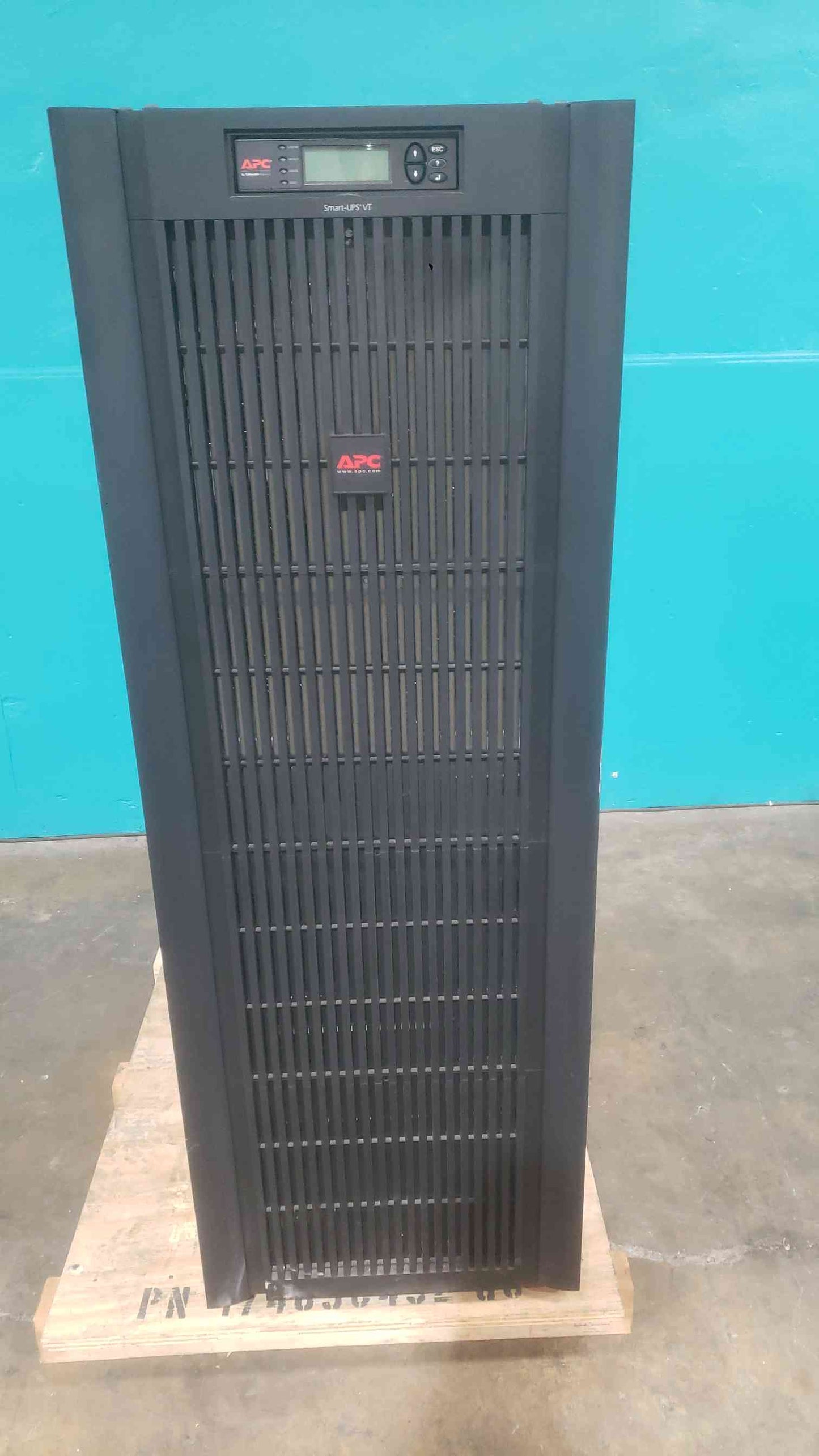 APC Smart-UPS VT 20kVA 3-Phase Power Tower Frame SUVTF20KB4F Empty Battery Bays