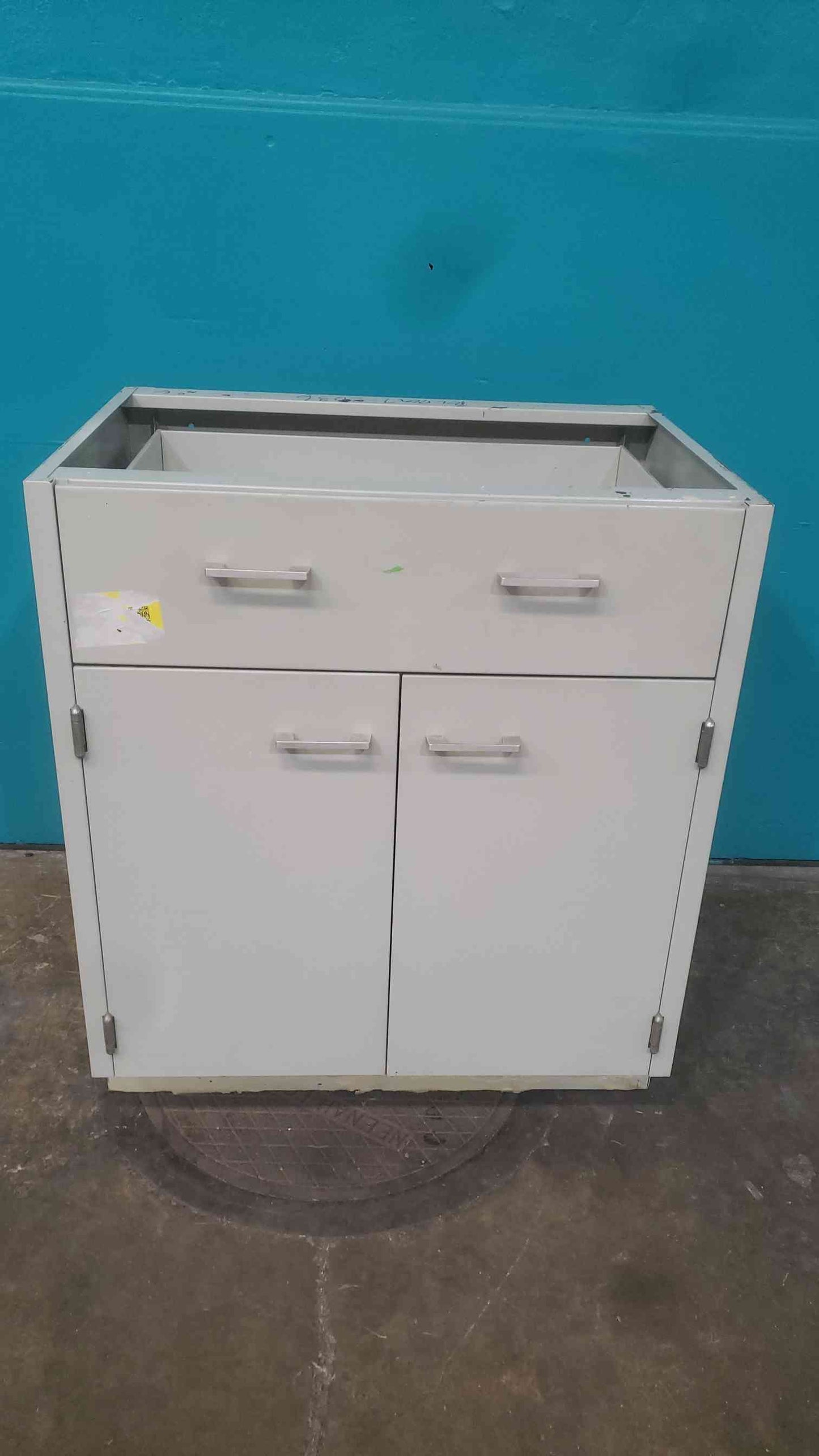 St. Charles 30" Mixed Casework (SKU: 114004)