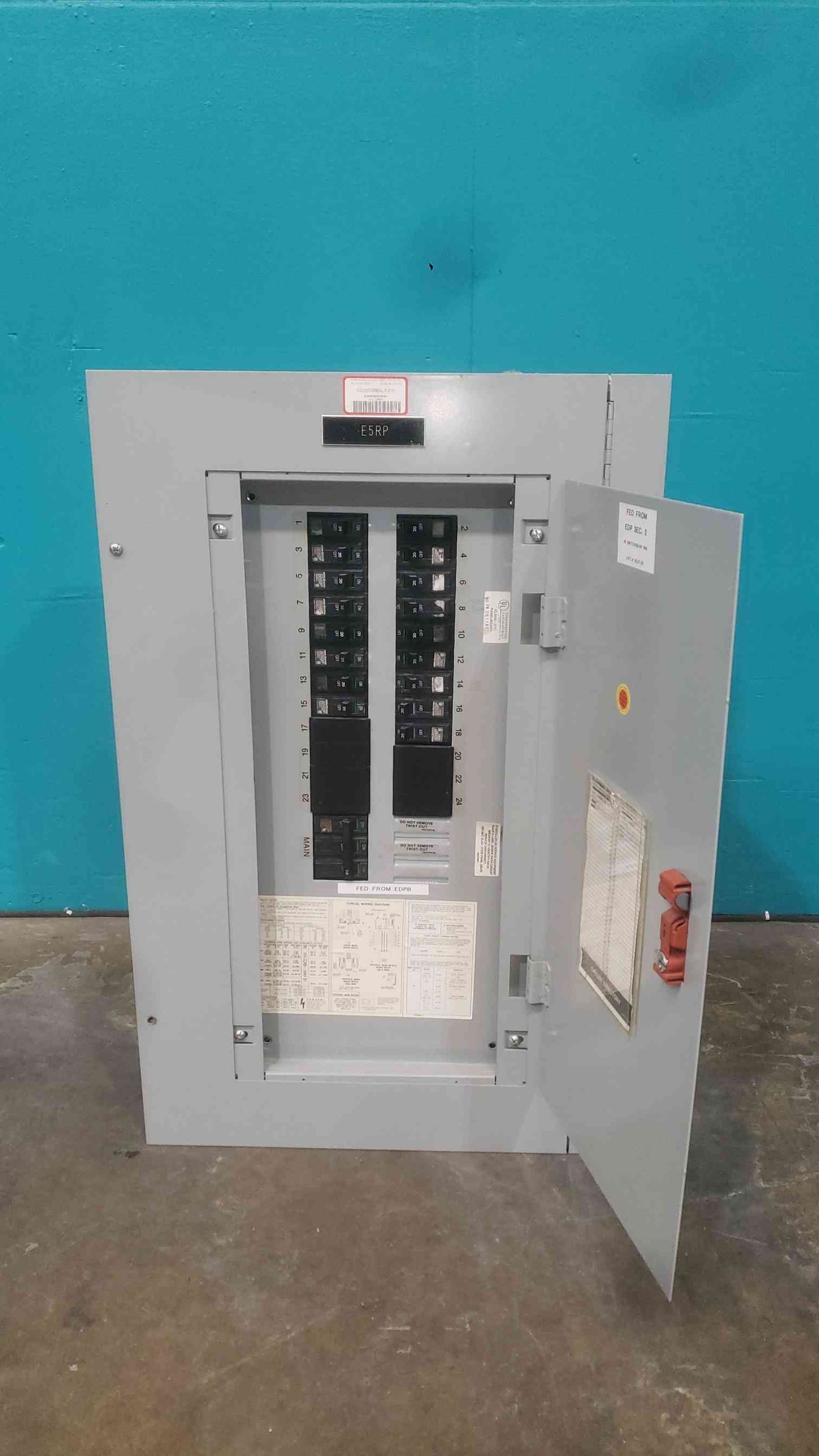 GE 3 Phase 50A Main Panelboard 240V Load Center Box W/ 17x 20A 1x 50A THQB Bolt On Breakers
