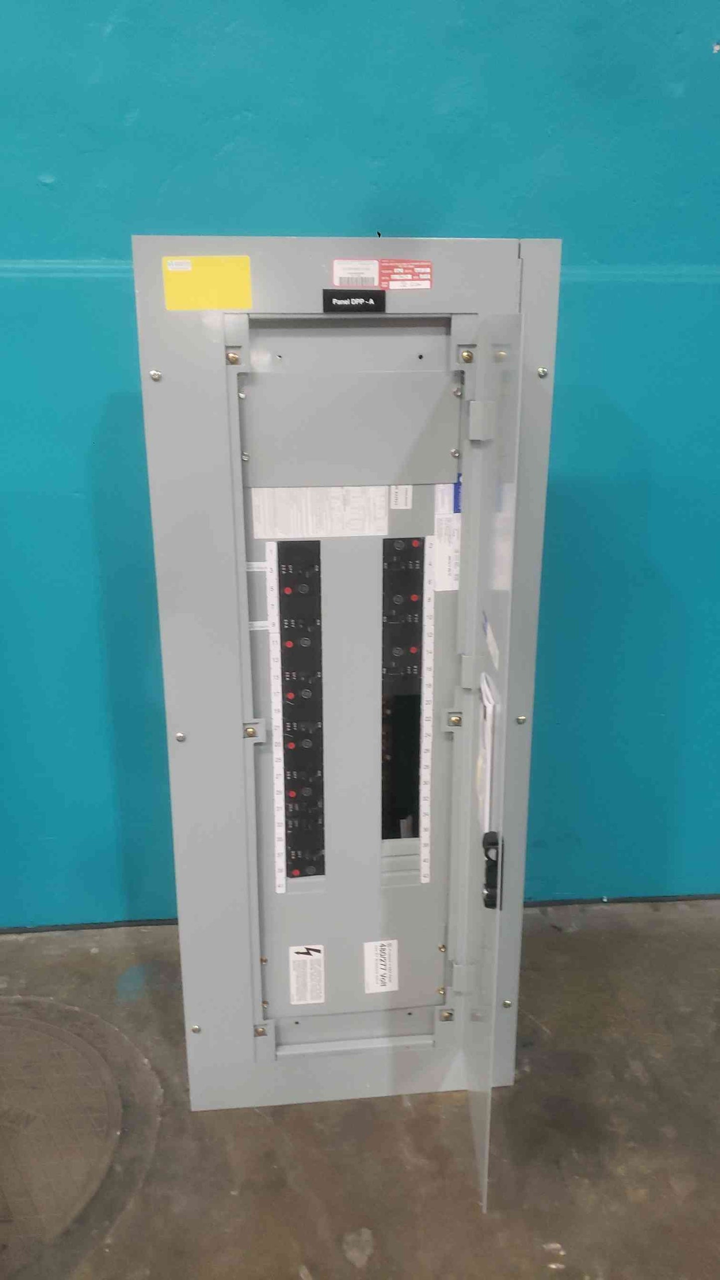 GE A-Series II AEU3422RCX 225A 480Y/277V 3PH 42 Circuit Panelboard Breakers
