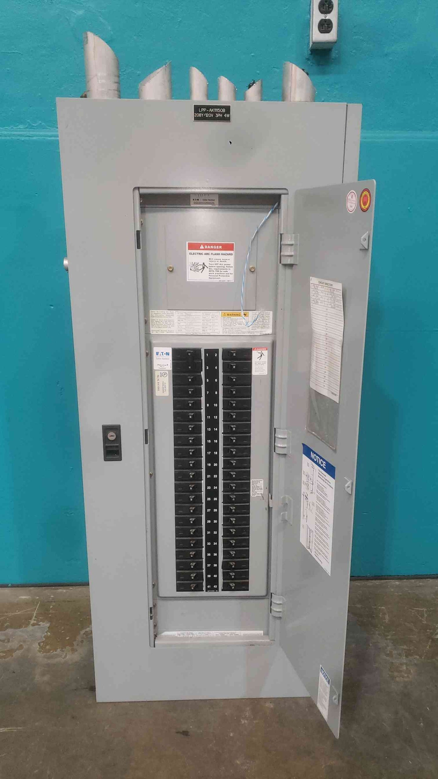 Eaton PRL1A 3 Phase Panelboard 225A EZB2048R 40x 20A 1P 1x 30A 2P Breaker Panel