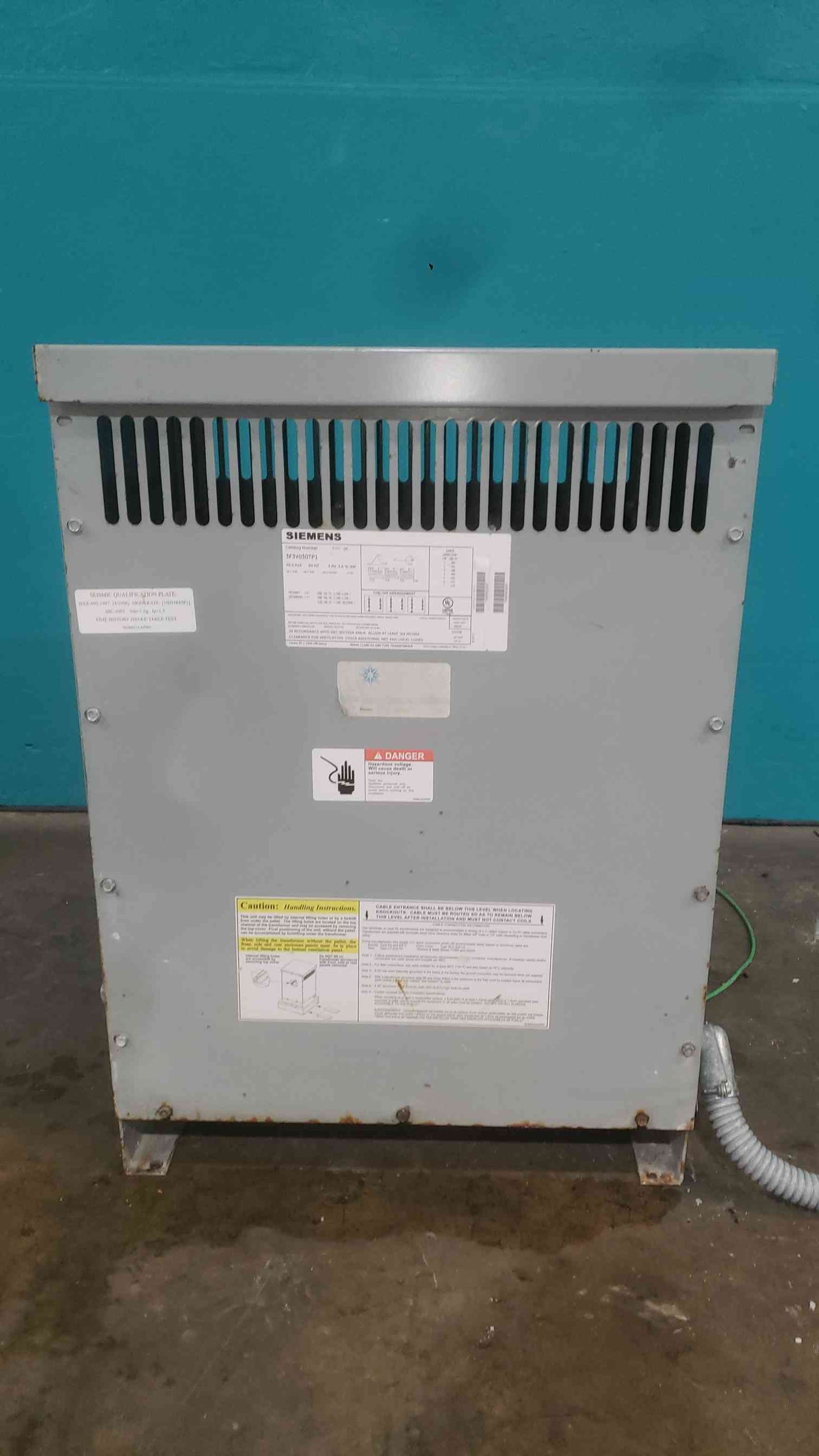 Siemens 30 kVA 3 Phase Dry Transformer 480V to 208Y/120V NEMA Type 2 3F3Y030TP1