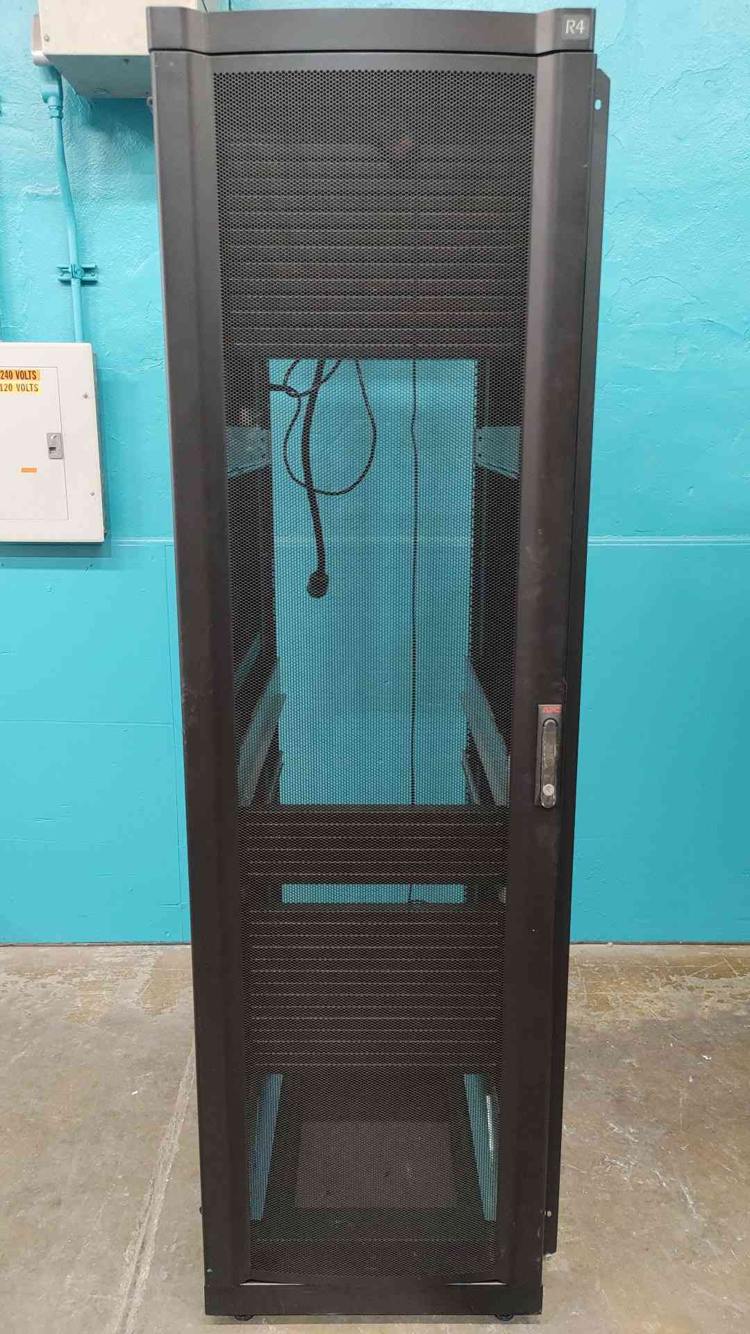 APC NetShelter SX 42U Server Rack Enclosure IT Cabinet 19" Black AR2101BLKX369