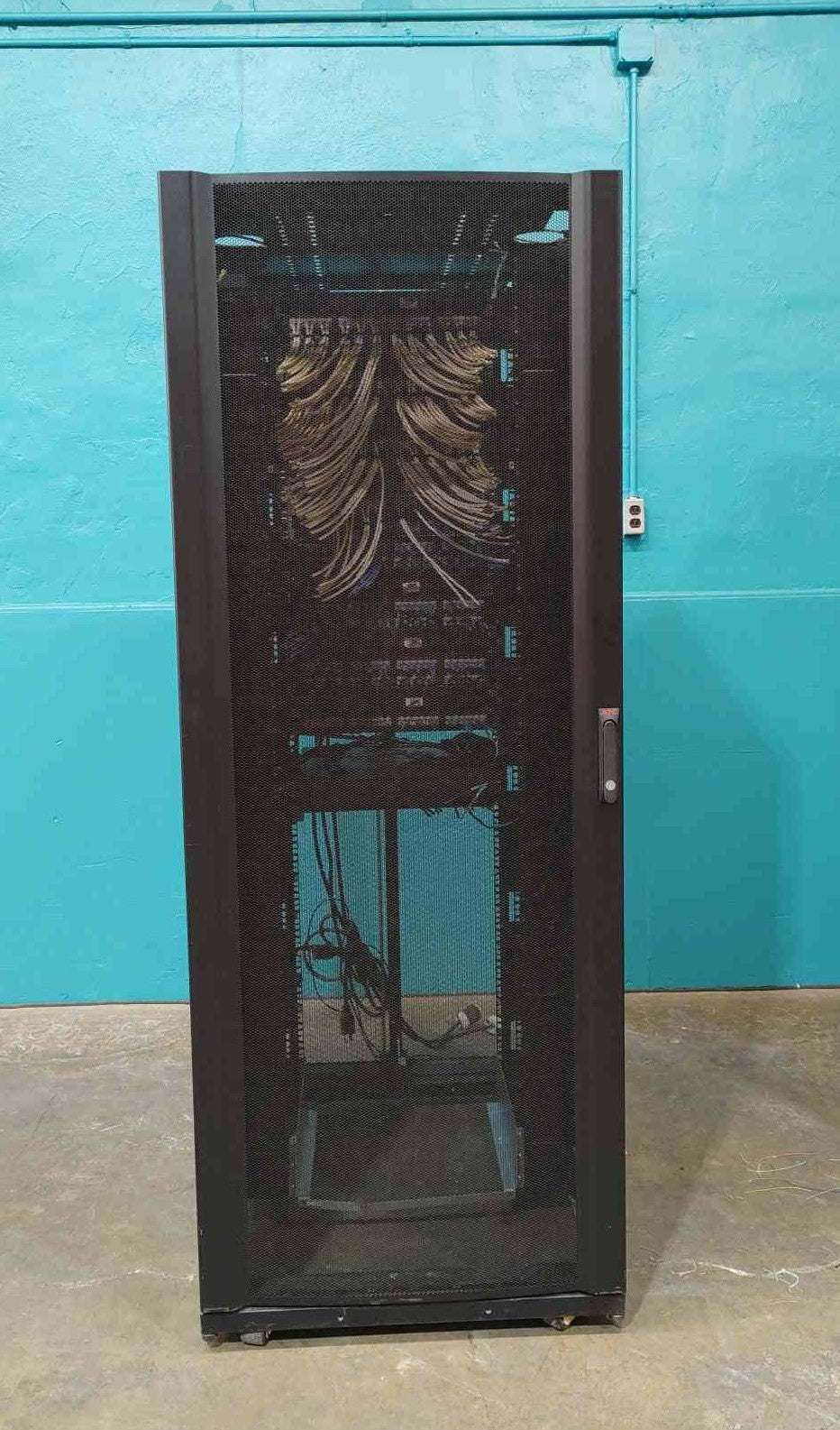 APC NetShelter SX 42U Wide Server Rack Enclosure AR3150 Populated Patch Panels