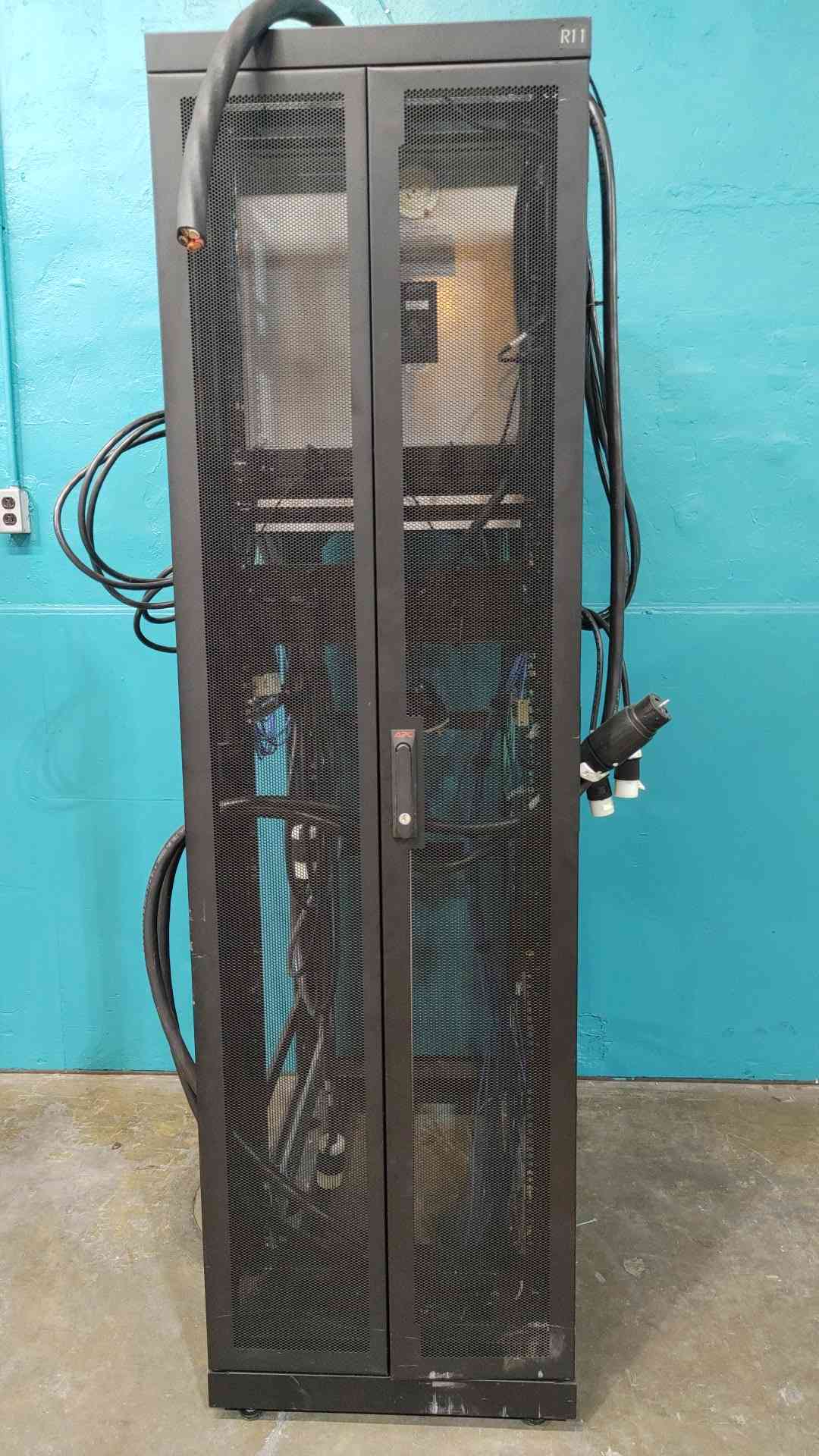 APC NetShelter VX 42U Rack w/ 29kVA Power Distribution Unit PDU 0G-PDRDP-F-13-X