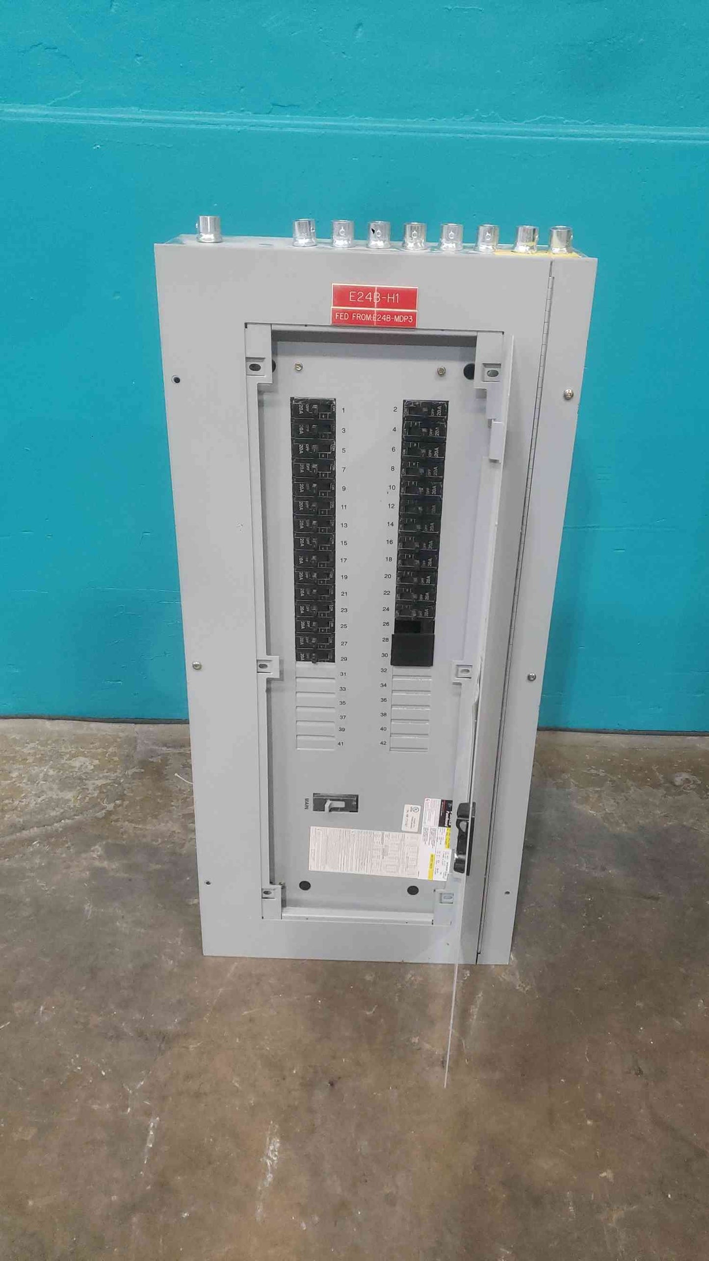 GE A-Series II 225A 480Y/277V 3 Phase Panelboard AEF3421KBX w/ 27x 20A Breakers