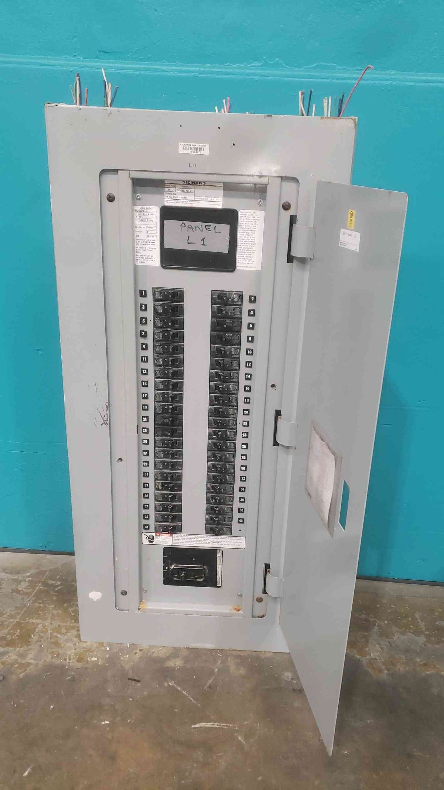 Siemens P1 3 Phase Panelboard 208Y/120V 200A Main P1C42QJ200ABS w/ 42x 20A Breakers