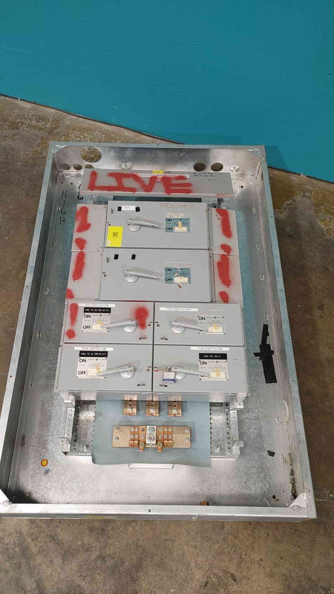 GE QMR THFP Fusible Panelboard Switch Interior Chassis 100A 200A 600V Disconnect