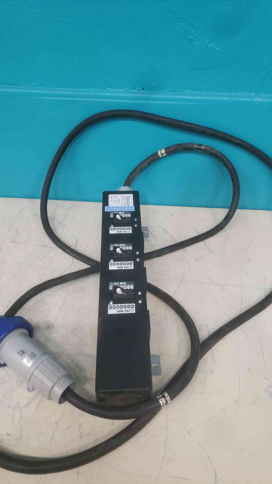 Teradata 315-0611290 3-Phase Rack PDU 200-240V 24A IEC 60309 Pin & Sleeve Plug