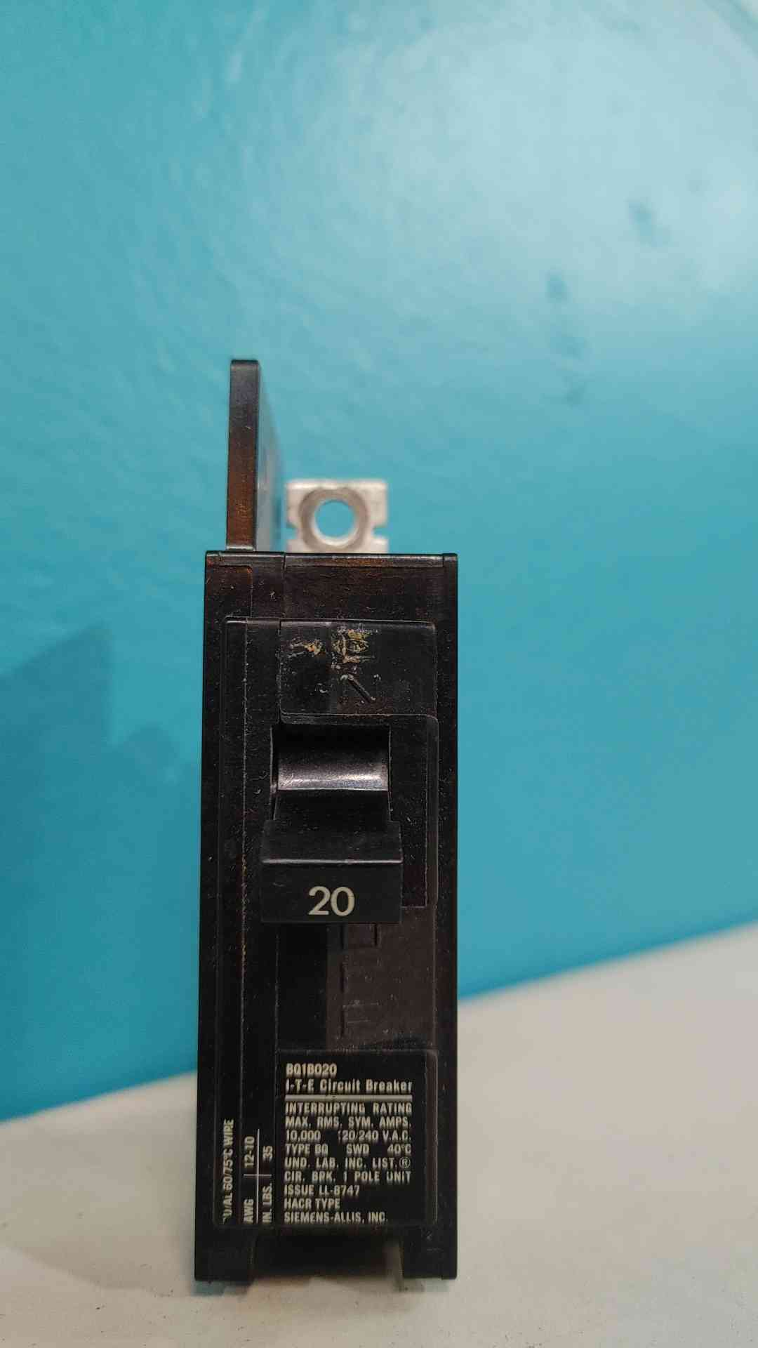 Siemens ITE BQ1B020 20A 1 Pole 120/240V Bolt-On Circuit Breaker Type BQ 20