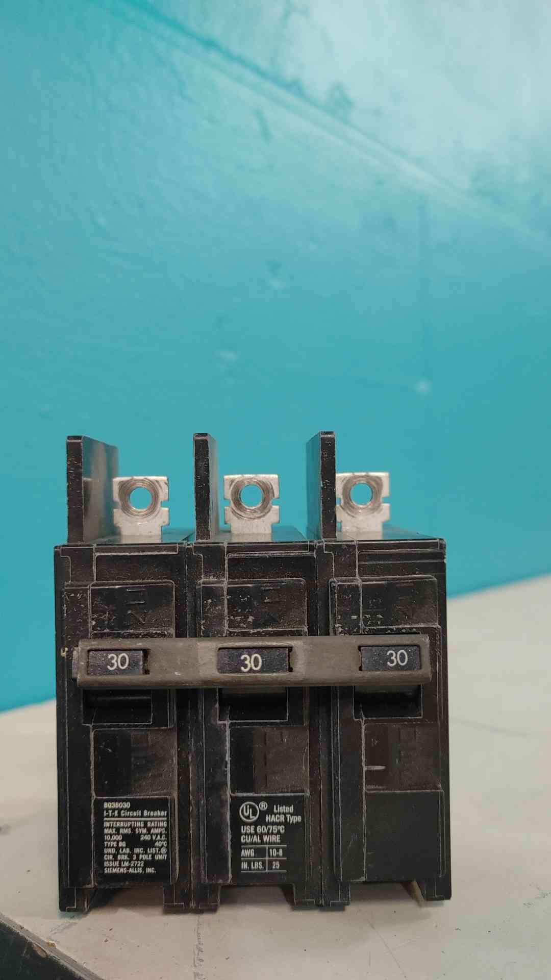 Siemens ITE BQ3B030 30A 3 Pole 240V Bolt-On Circuit Breaker Type BQ 30