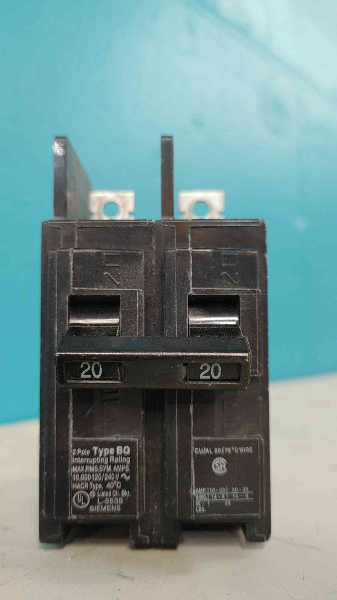 Siemens ITE BQ2B020 20A 2 Pole 120/240V Bolt-On Circuit Breaker Type BQ 20