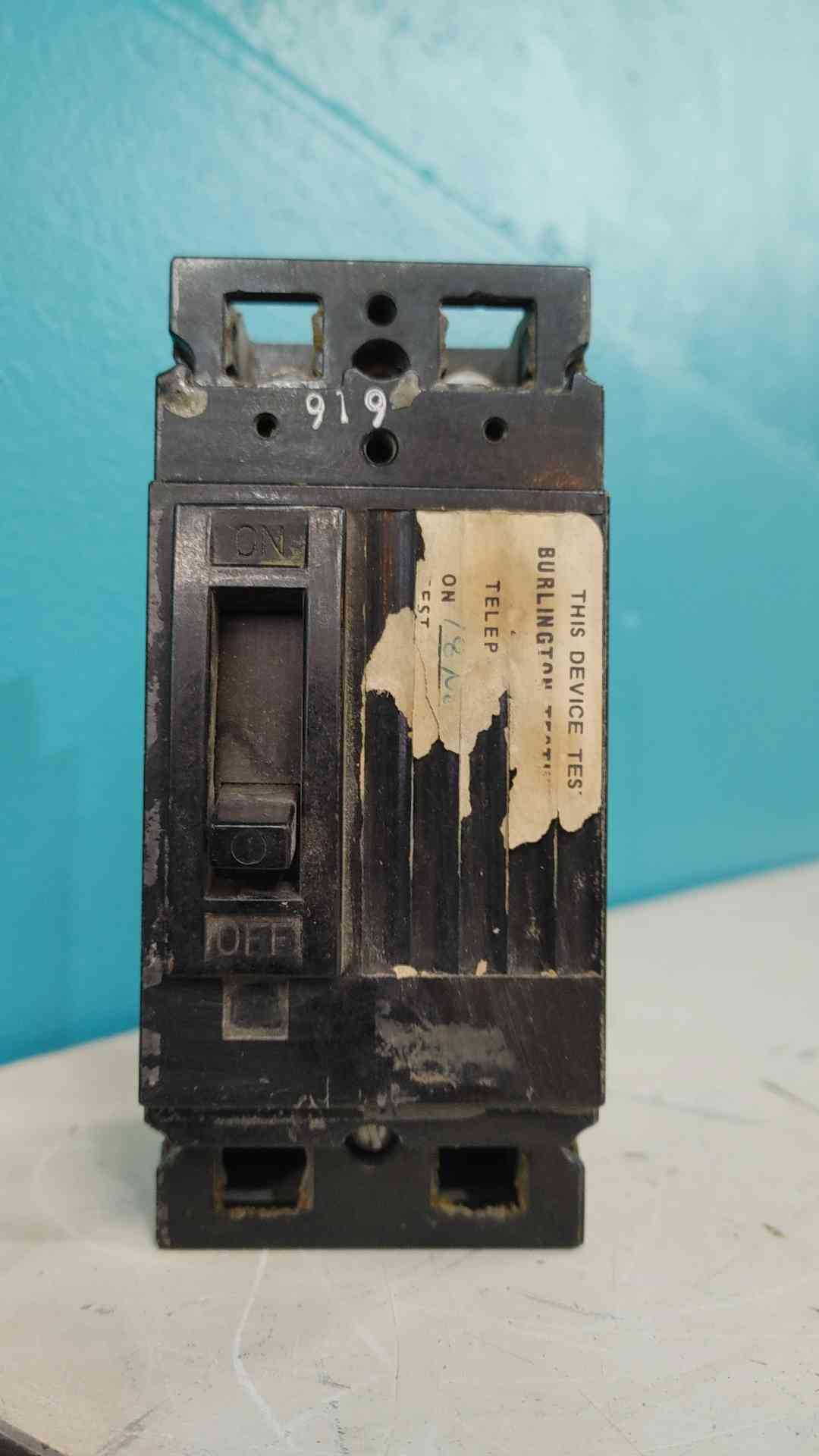 General Electric Circuit Breaker 20Amp/250v 2 Pole(Sku:114237)
