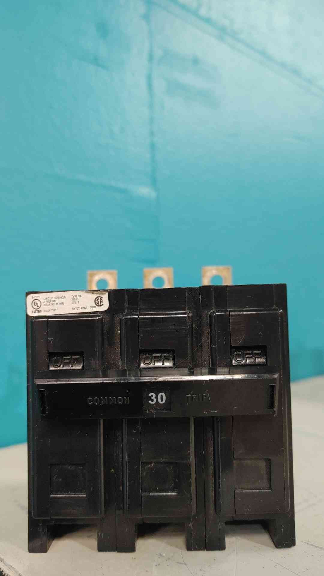 Eaton BAB3030H 30 Amp 3 Pole Bolt On Circuit Breaker Type BA Quicklag 30A 240V