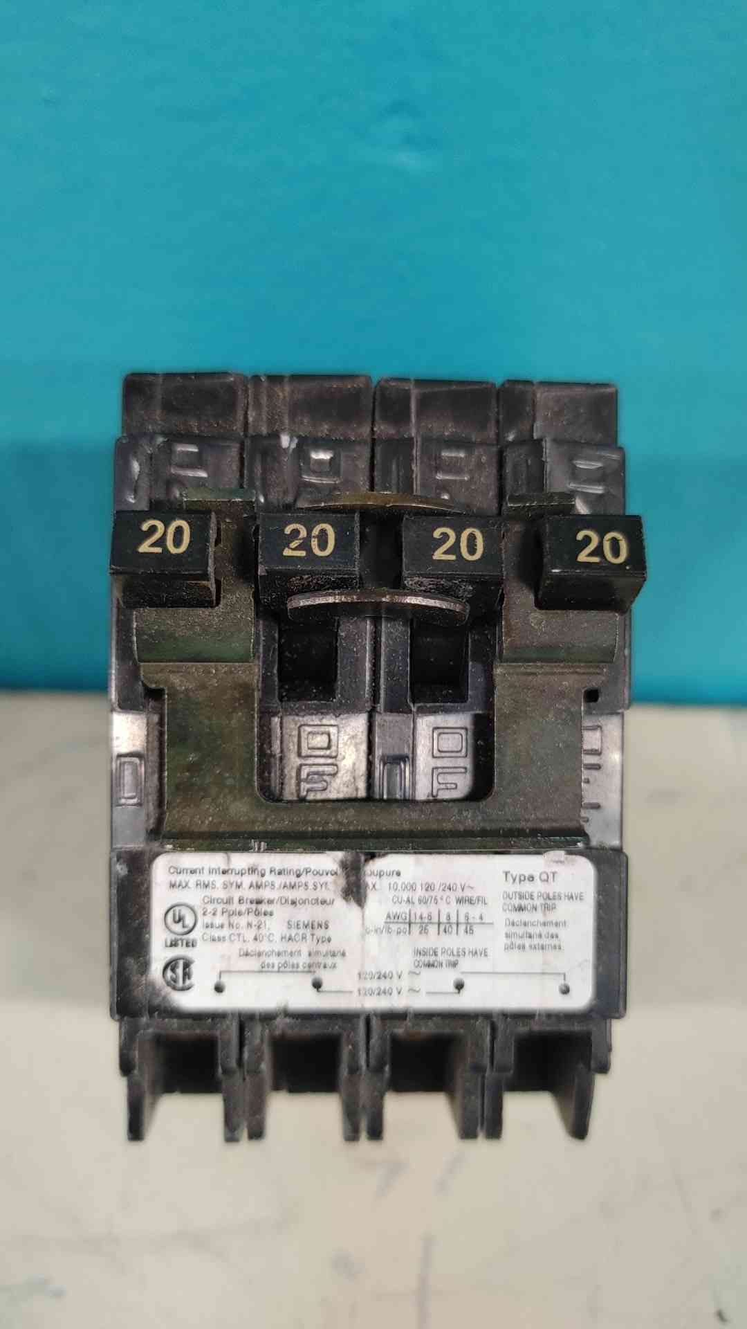 Siemens Q22020CT2 Quadplex Circuit Breaker 20A 2-Pole Type QT 120/240V