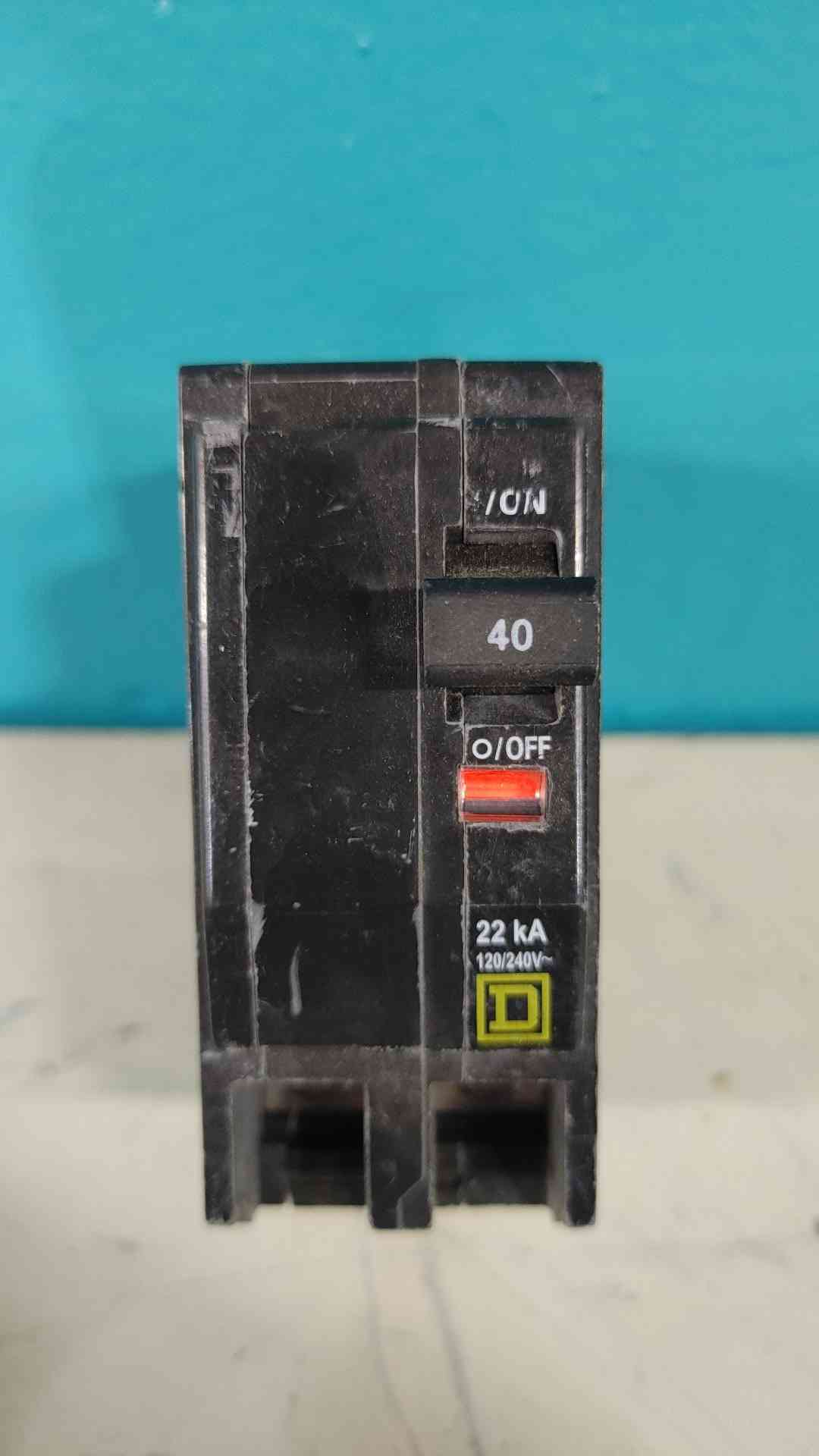 Square D QO240VH 2 Pole 40 Amp 22kA 120/240V Plug-On Circuit Breaker