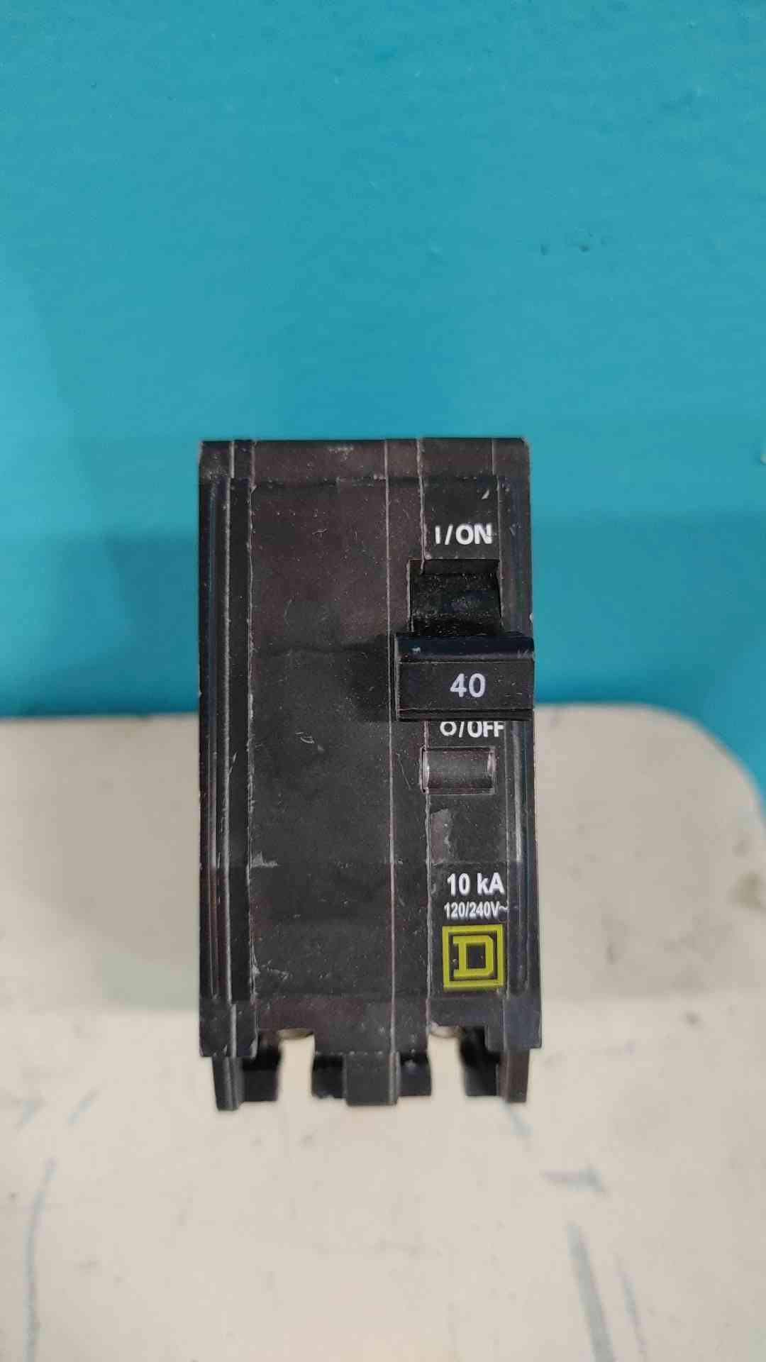 Square D QO240 2 Pole 40 Amp 120/240V Plug-On Circuit Breaker QO