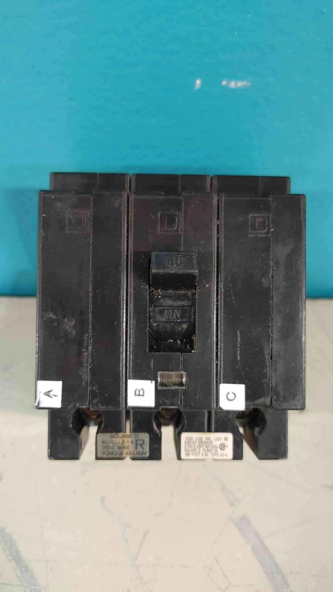 Square D EH34040 3 Pole 40 Amp 480V Plug-In Circuit Breaker EH Series