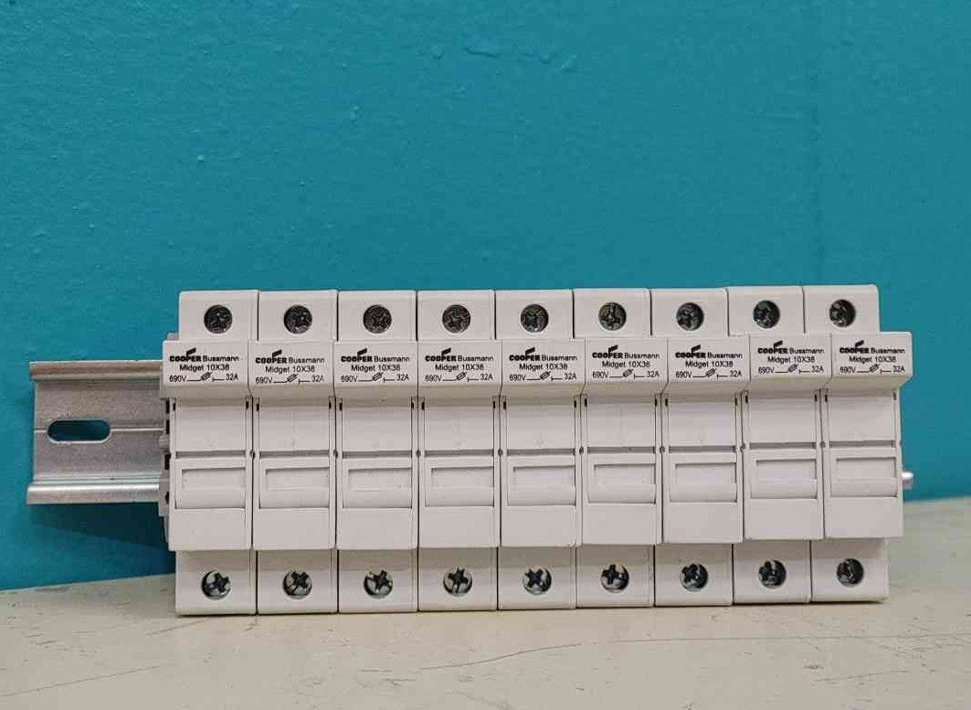 Eaton Bussmann CHM1DU Modular Fuse Holder, 1-Pole, 30A, 600/690V Bank Of 9 (Sku:114335)