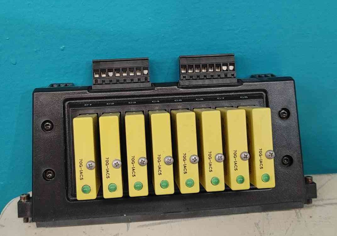 Schneider PowerLogic IOX08 I/O Extension Module w/ 8x 70G-IAC5 Modules
