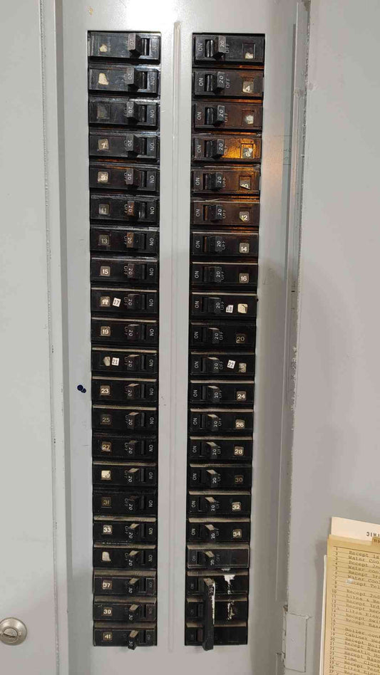 GE NLAB 225A 208Y/120V 3PH Panelboard Loaded w/ 35x 20A 1P, 4x 30A 1P & 30A 3P