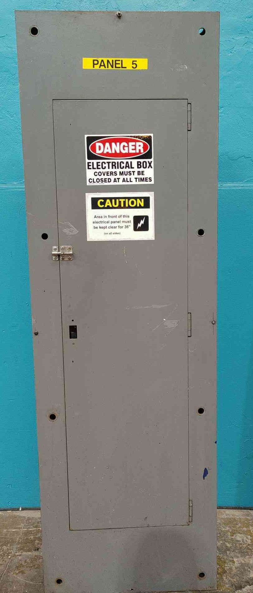 ITE Siemens Panelboard 200A 3 Phase Main Disconnect w/ 18x 20A 2P Breakers