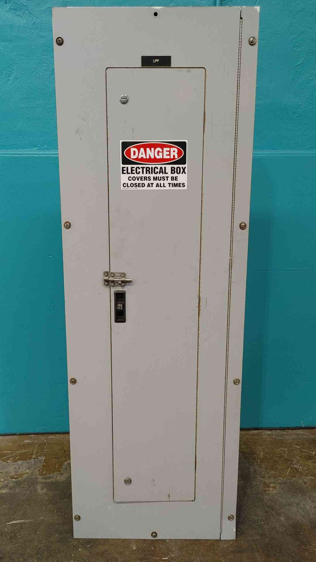 Eaton Cutler Hammer 400A 208Y/120V 3PH 42 Space Panelboard PRL1a With Breakers