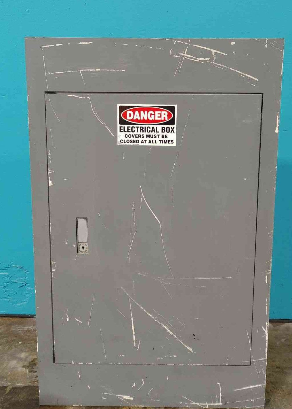 Cutler-Hammer Pow-R-Line 225A C PRL1a Panelboard 208Y/120V 3PH 4W w/ 3P Breakers