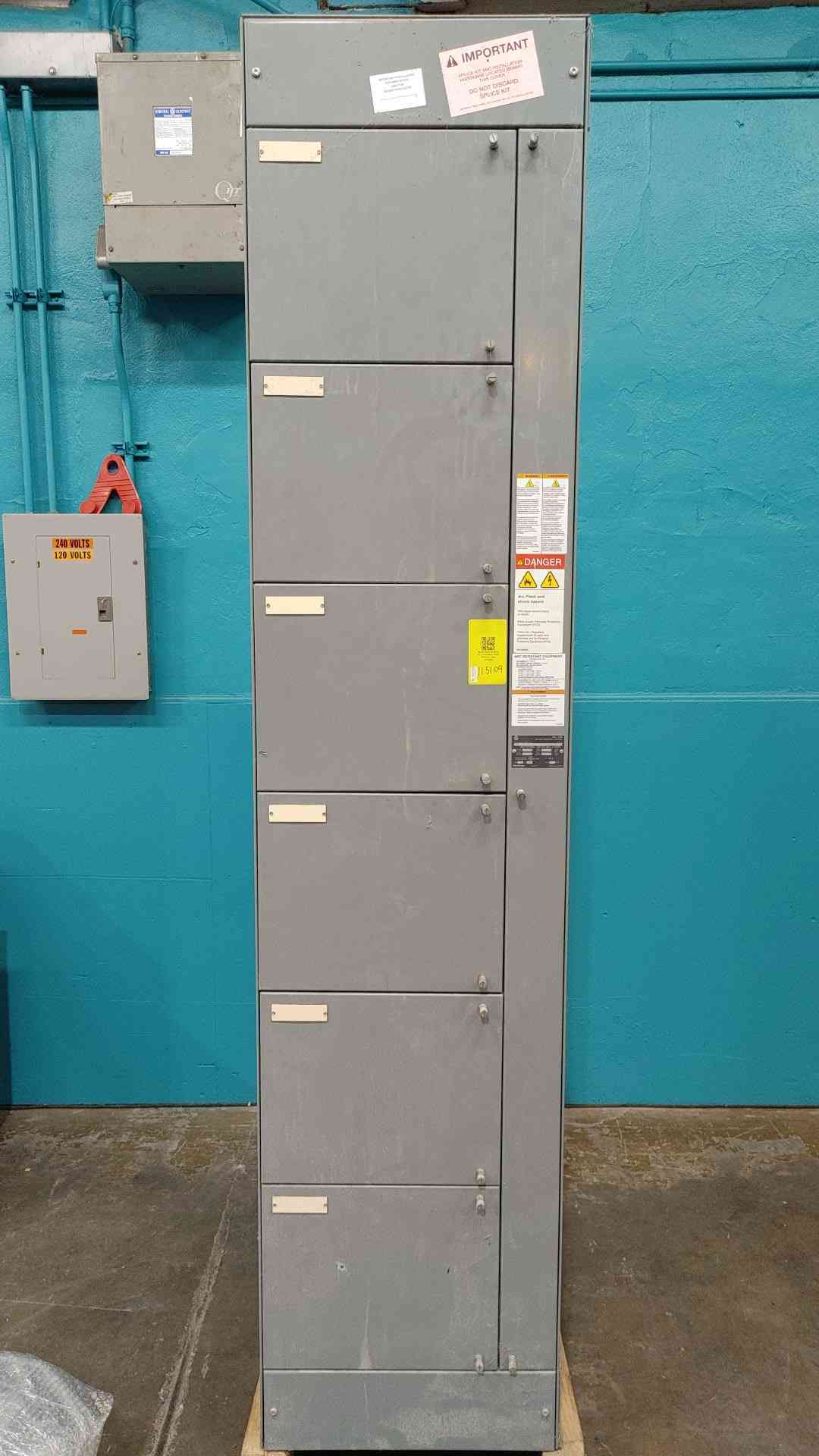 Allen Bradley Centerline 2100 MCC Section Cabinet 800A Bus 6-Door Bul 2100 600V